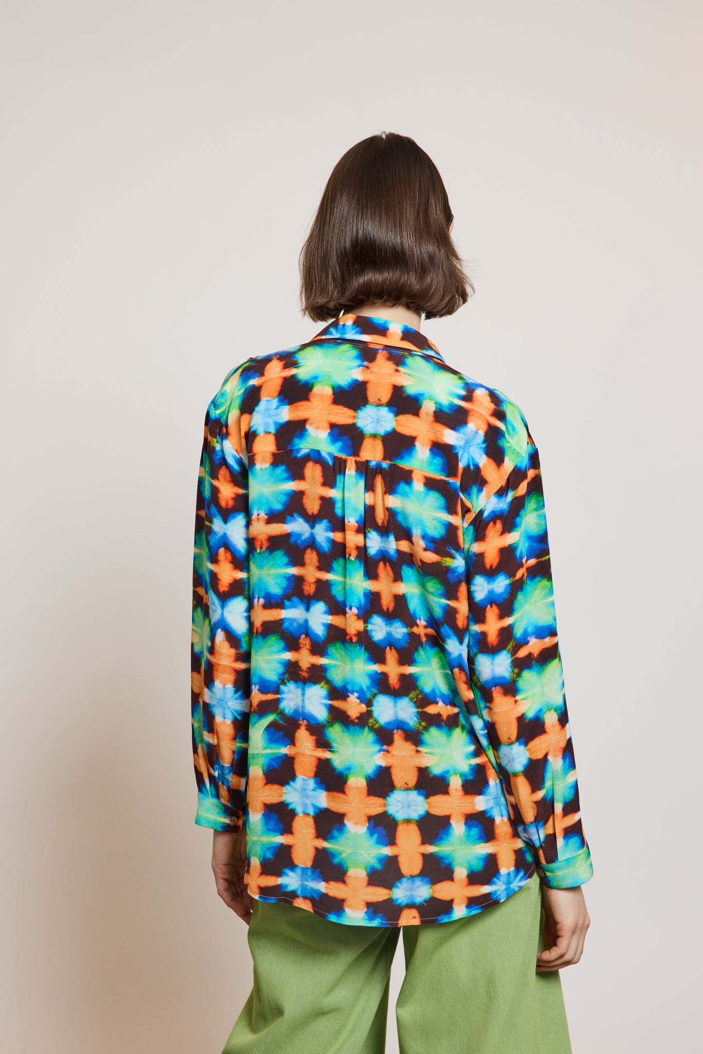 CHEMISE EN CRÊPE DE CHINE BLEUE