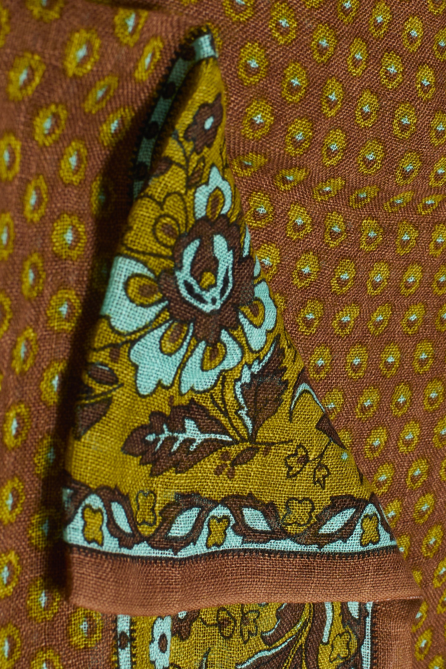 ÉCHARPE EN LIN À FLEURS CARAMEL