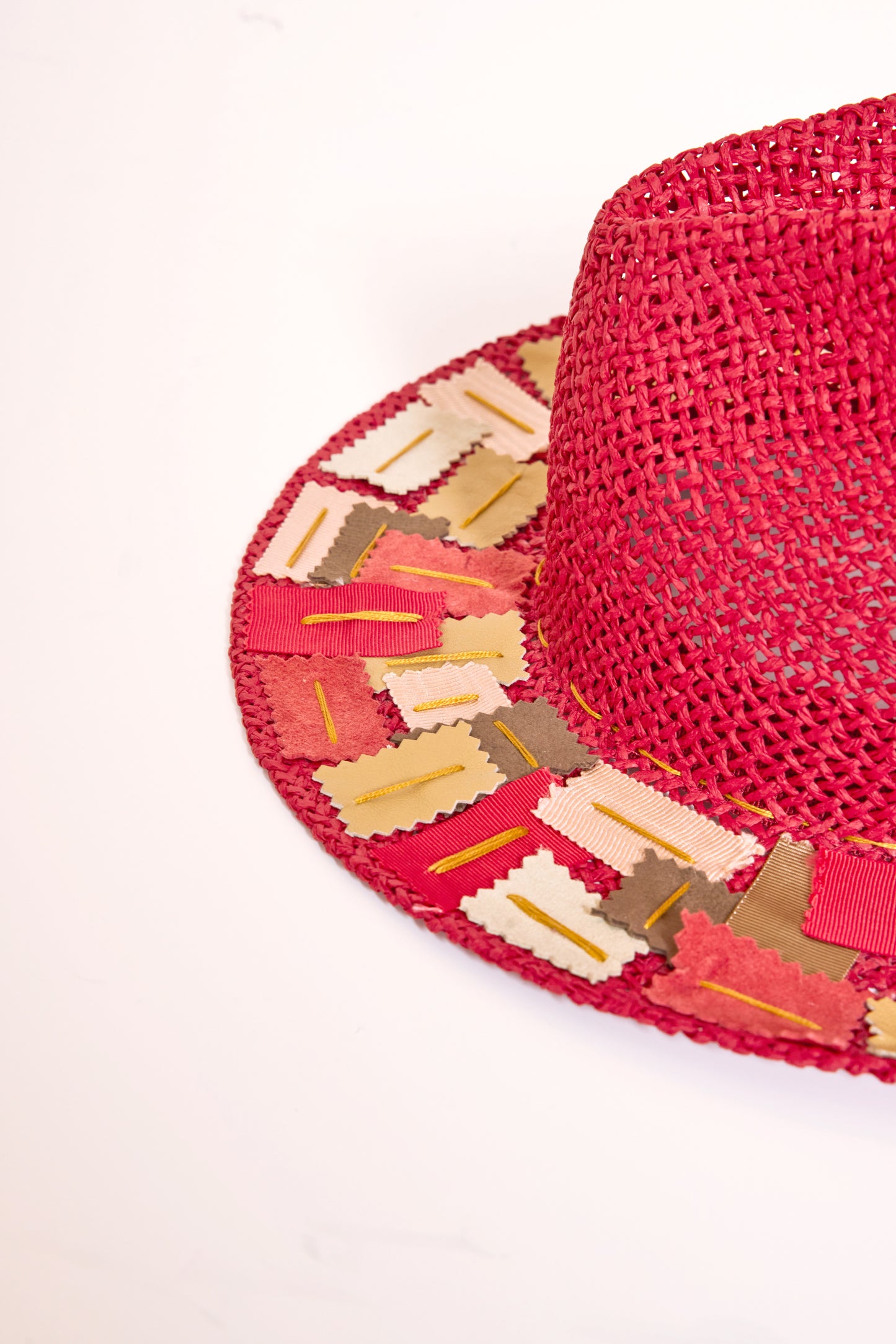 CHAPEAU BRODÉ ROUGE