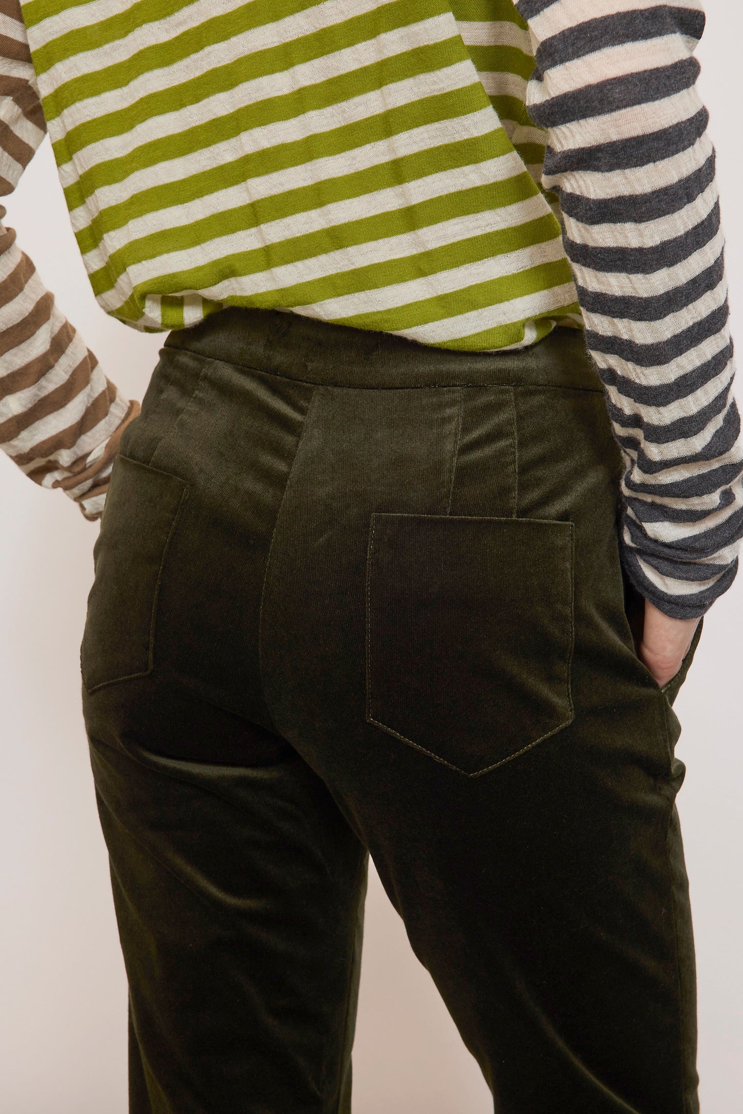 PANTALON FITTÉ EN VELOURS KAKI