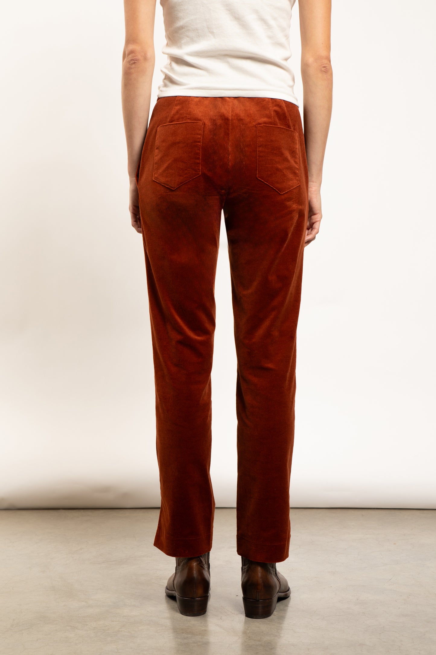 PANTALON FITTÉ EN VELOURS ECUREUIL