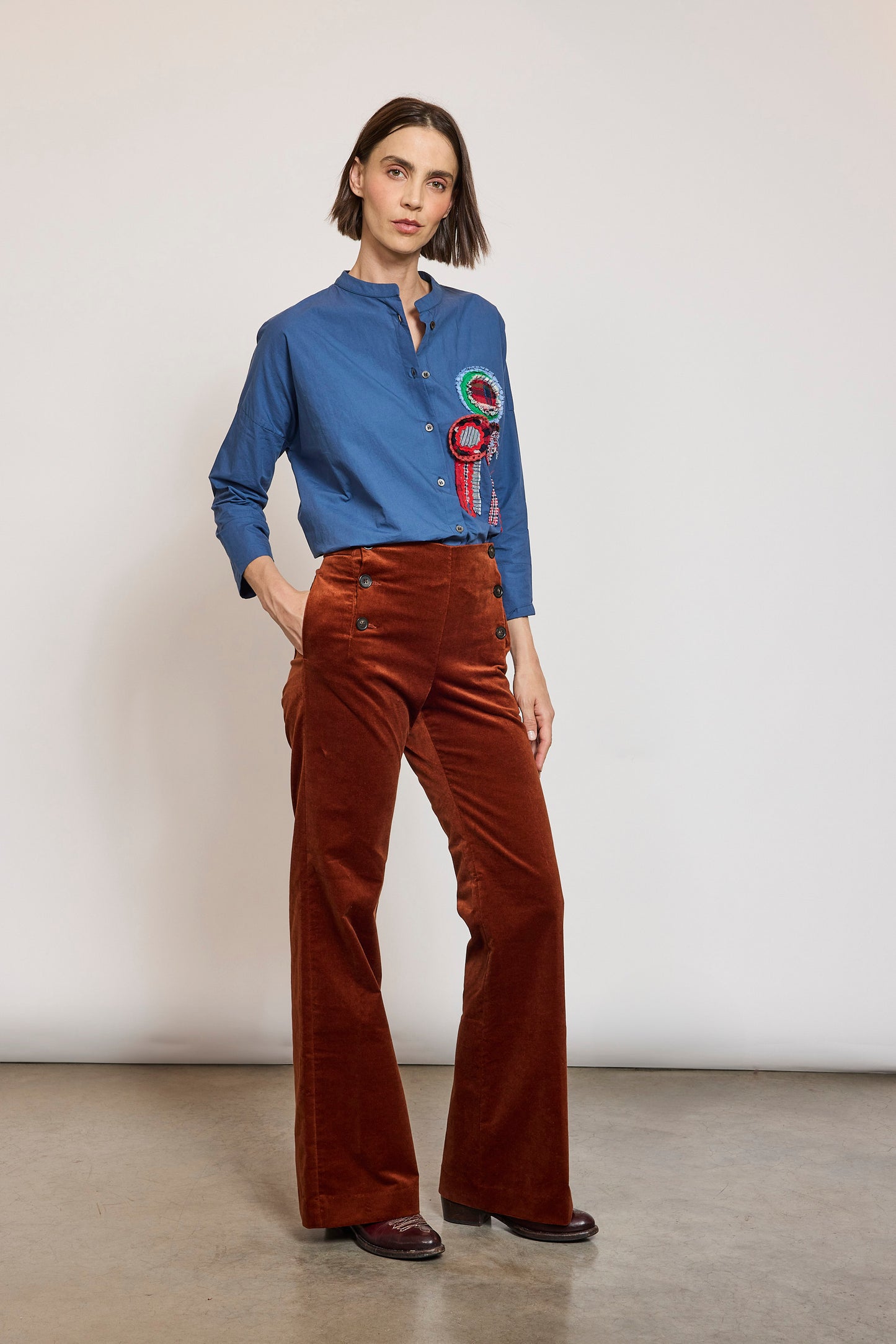 PANTALON À PONT EN VELOURS ECUREUIL