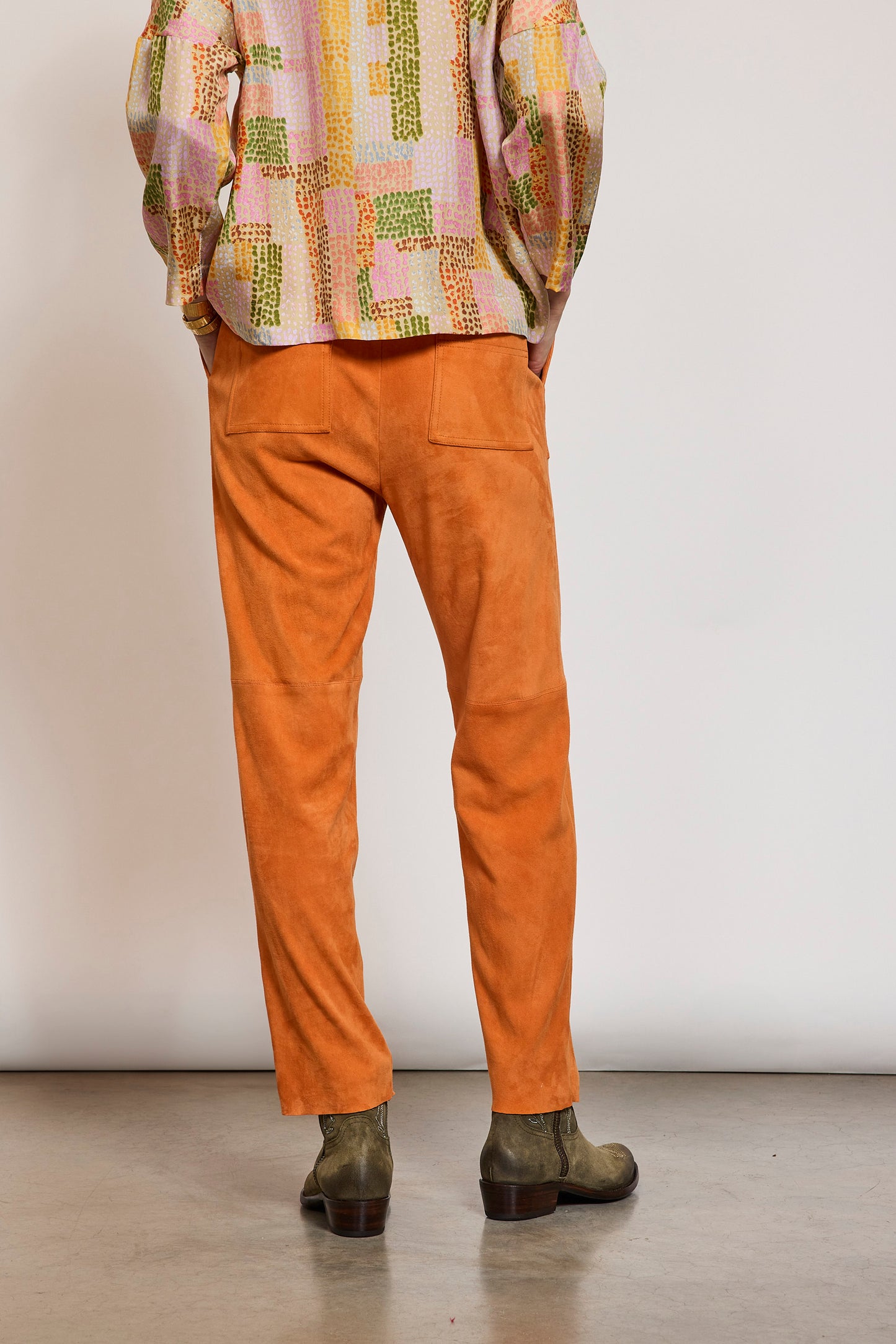 PANTALON EN PEAU STRETCH CITROUILLE