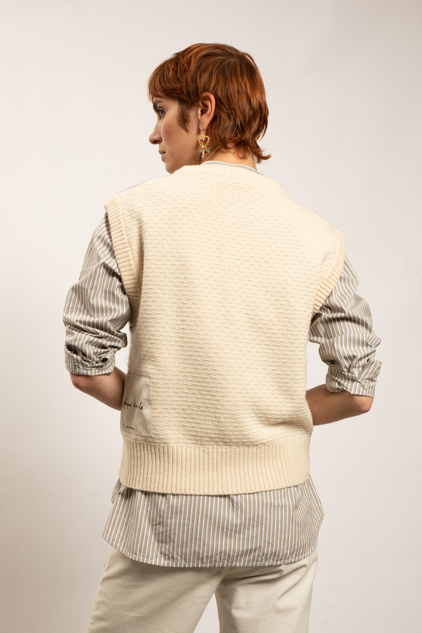 PULL SANS MANCHE BEIGE