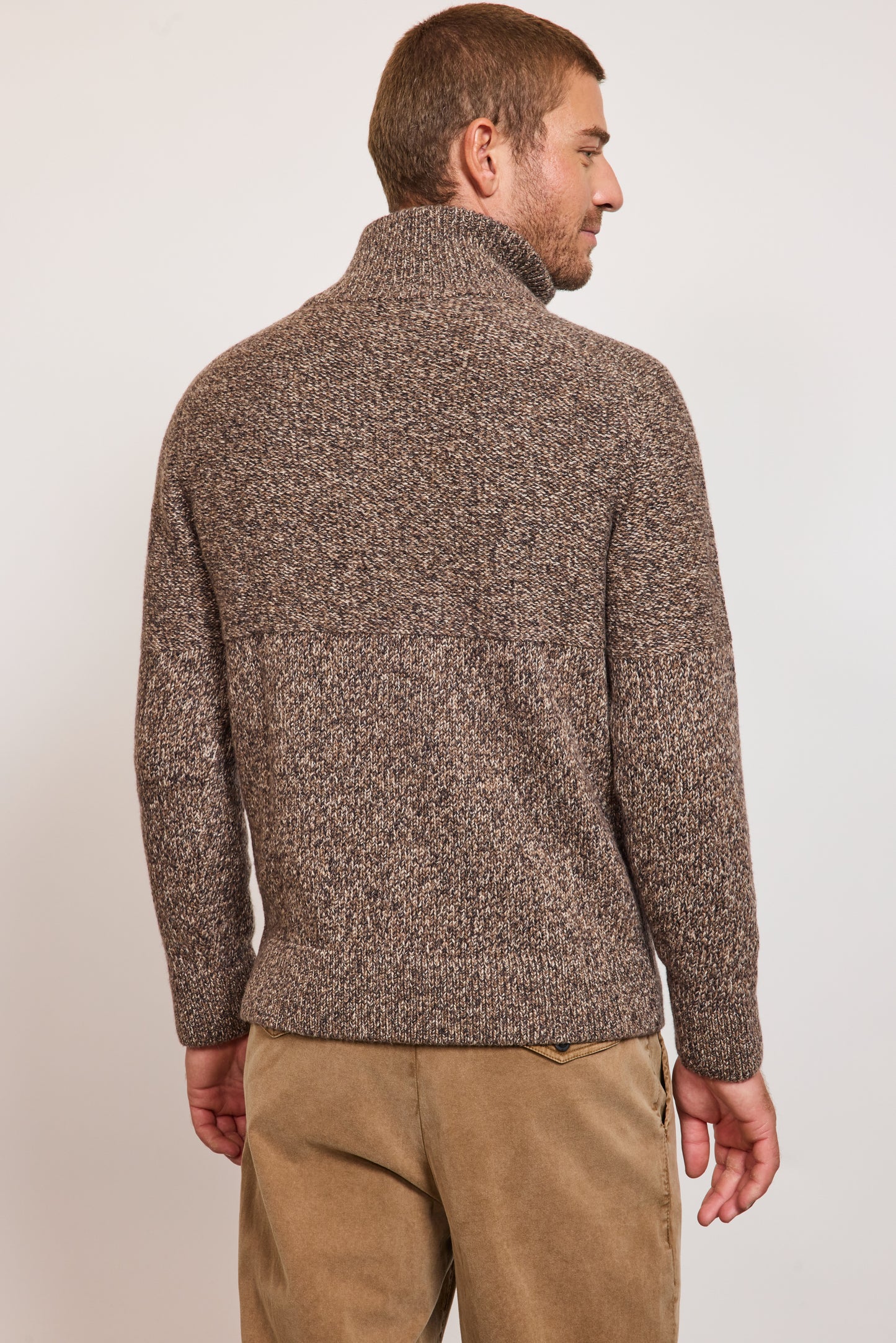 PULL CAMIONNEUR LAINE MARRON