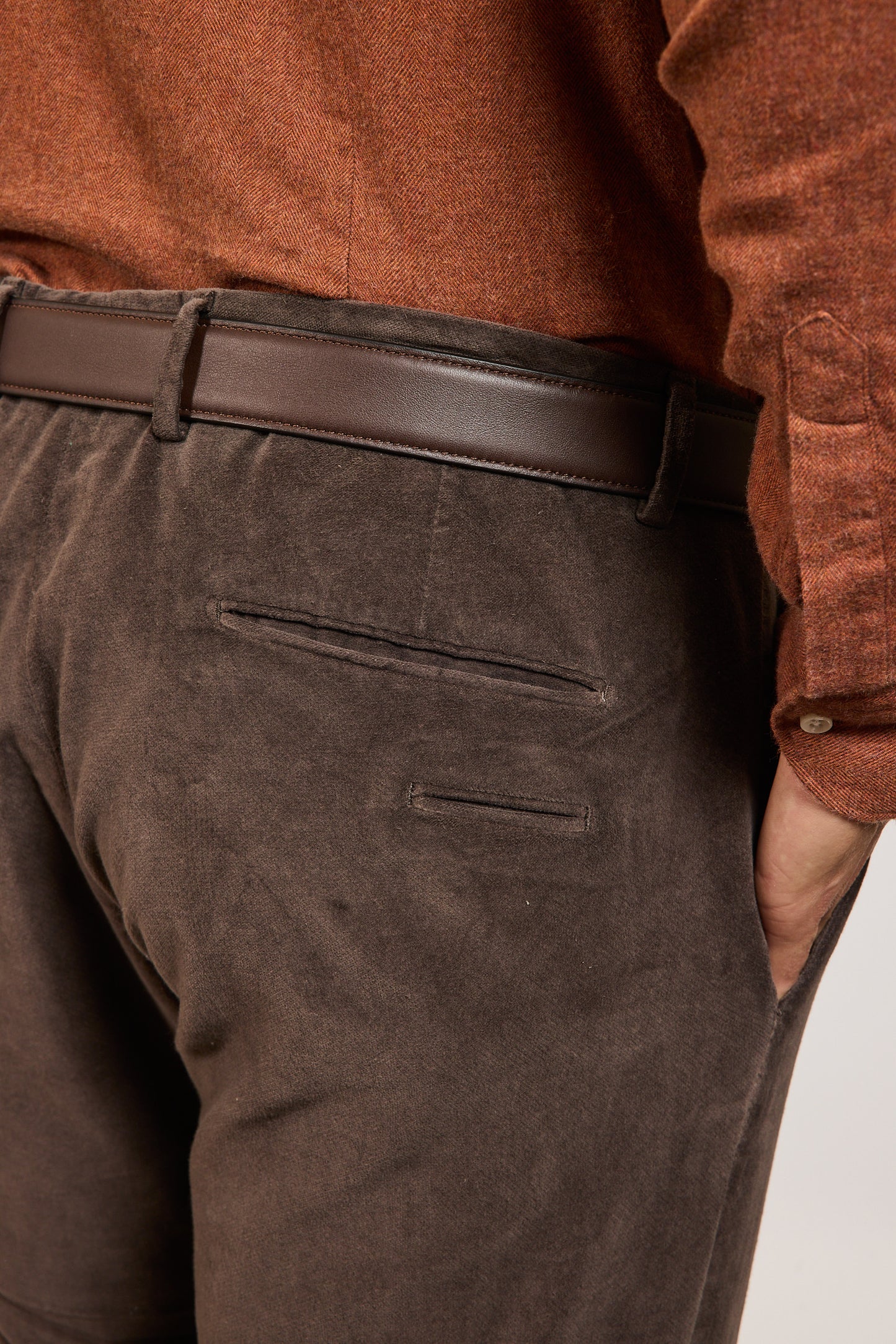 PANTALON SLIM VELOURS LISSE CHOCOLAT