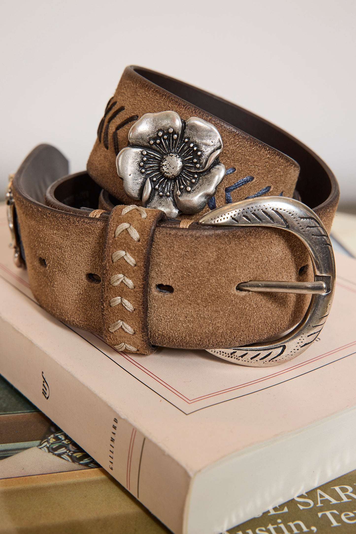 CEINTURES EN DAIM ET FLEURS BEIGE