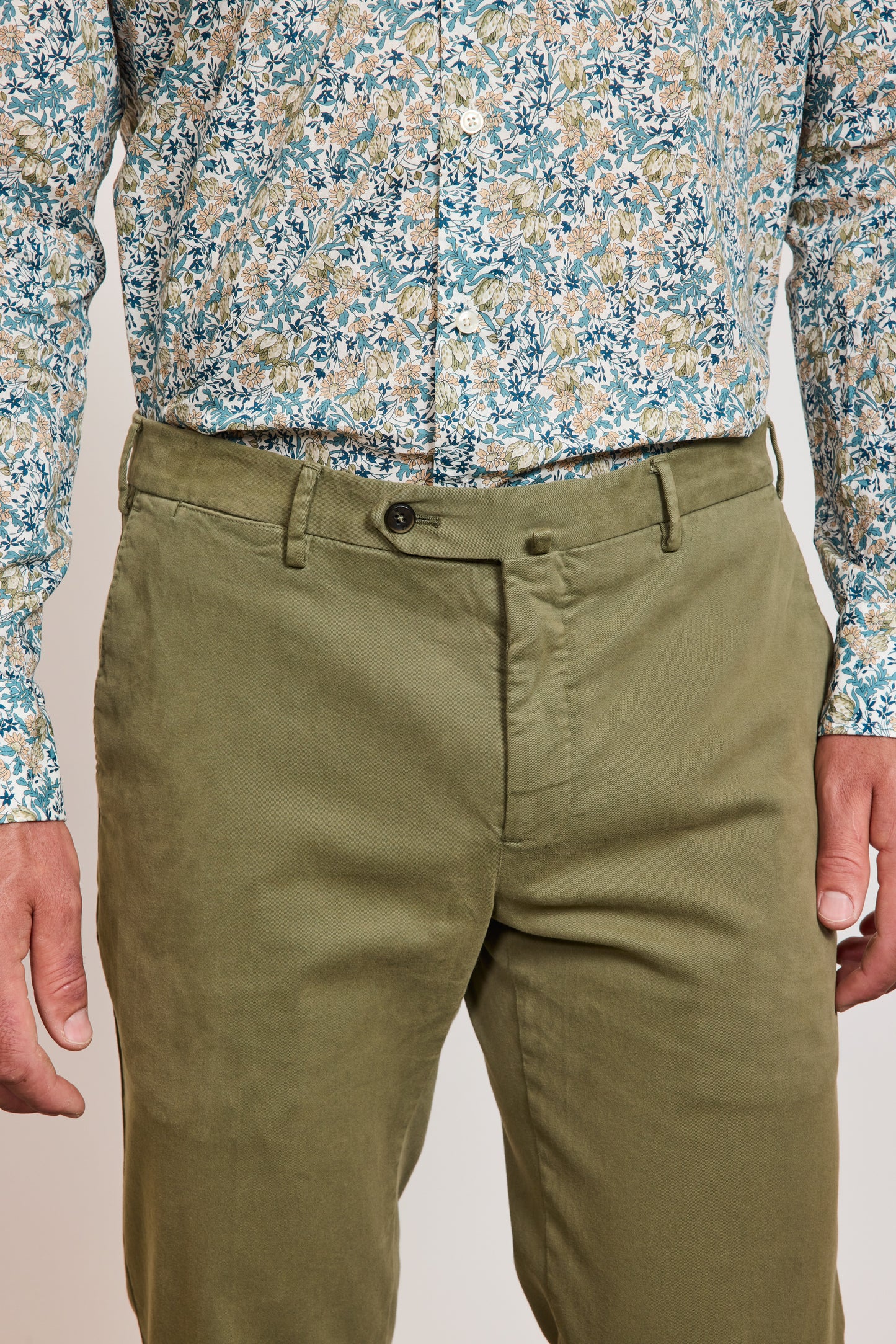 PANTALON SLIM GABARDINE OLIVE