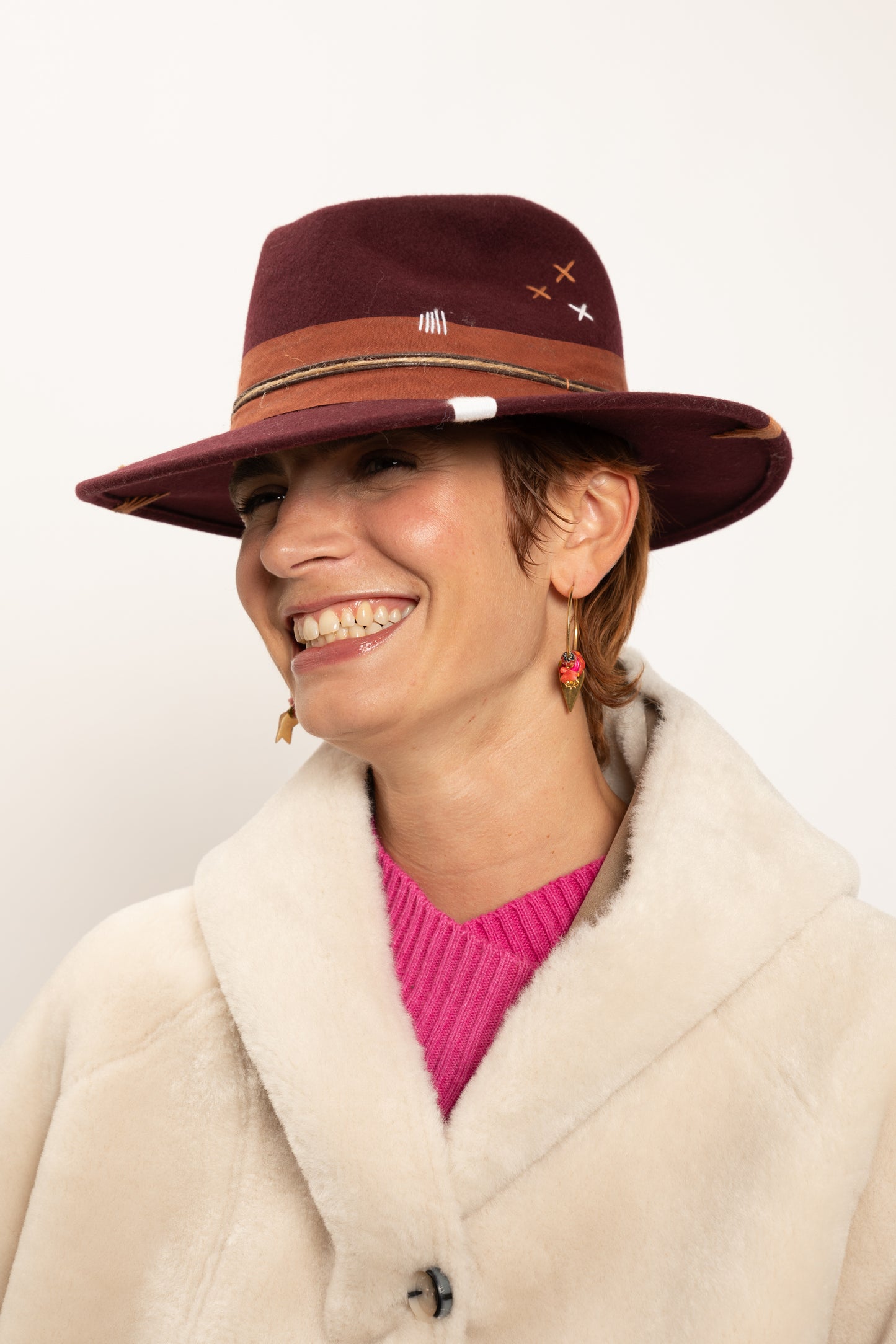 CHAPEAU BRODÉ BORDEAUX