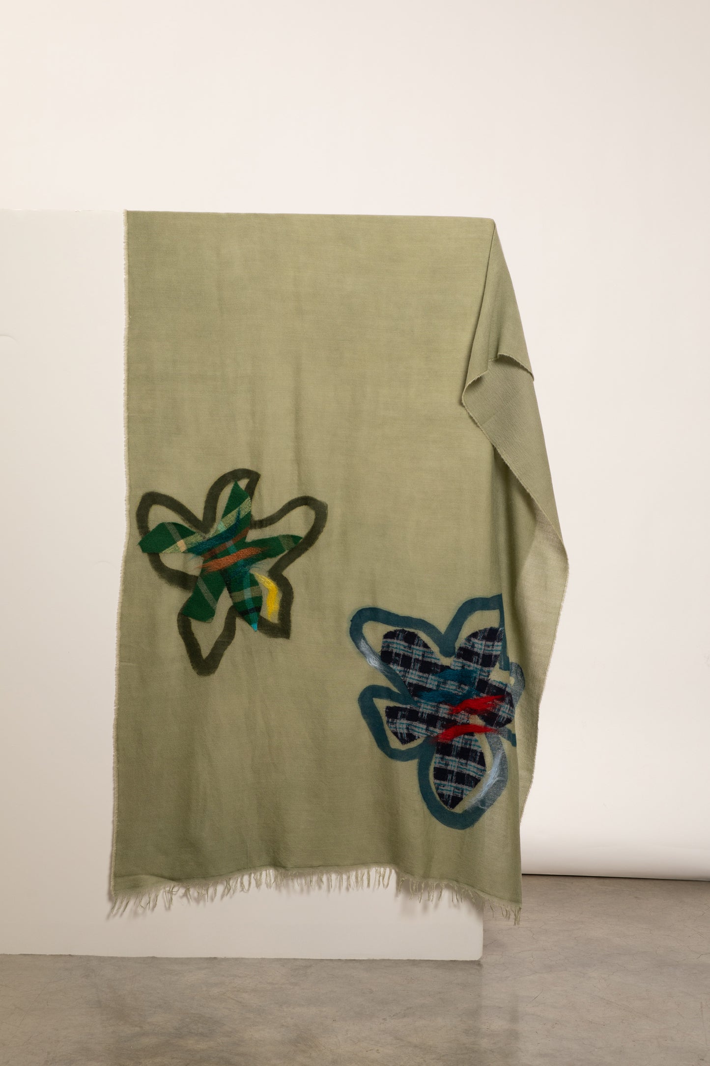 ÉCHARPE LAINE FEUTRÉE FLEURS KAKI