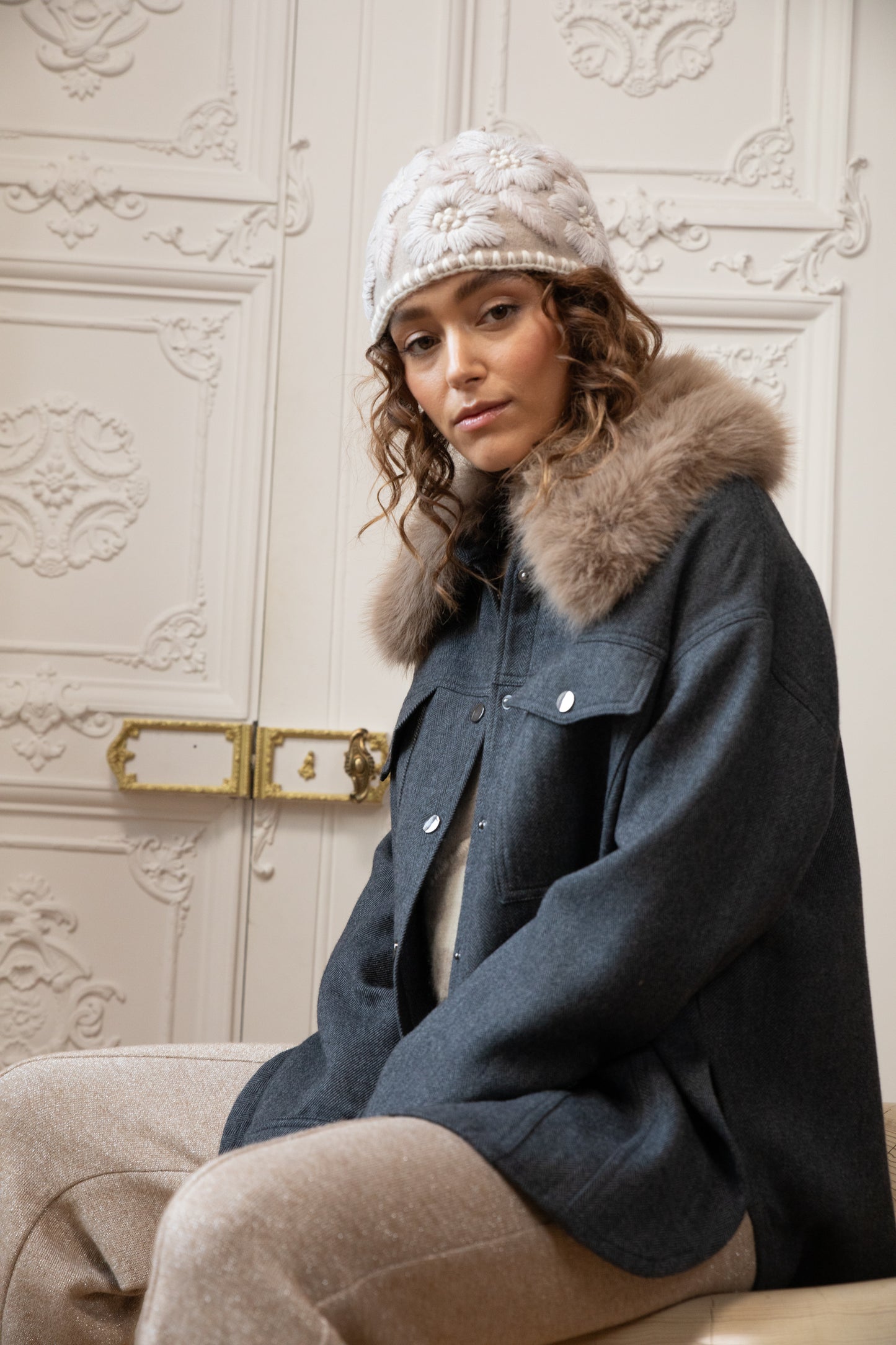 BONNET BRODÉ FLEURS LIN