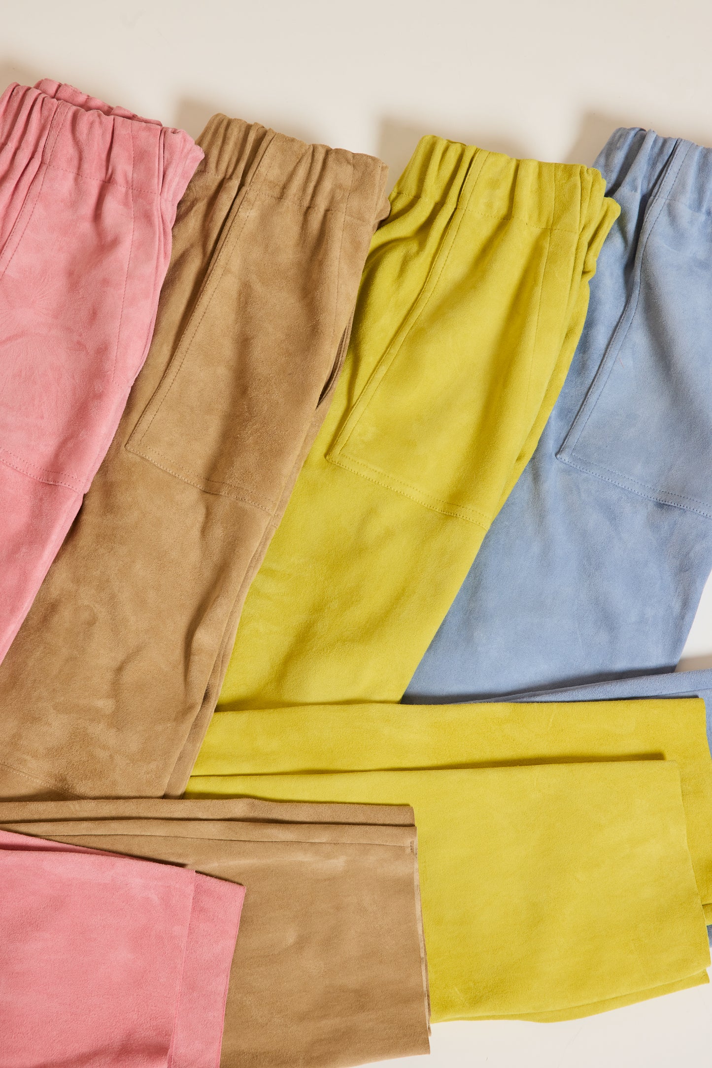 PANTALON EN PEAU STRETCH JAUNE