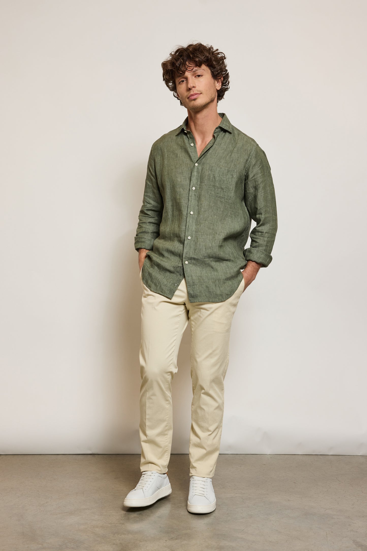 CHEMISE AJUSTÉE EN LIN KAKI