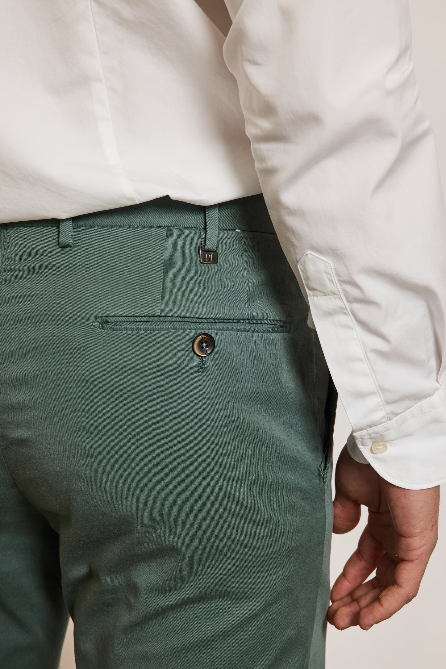 PANTALON EN GABARDINE SLIM FIT CELADON