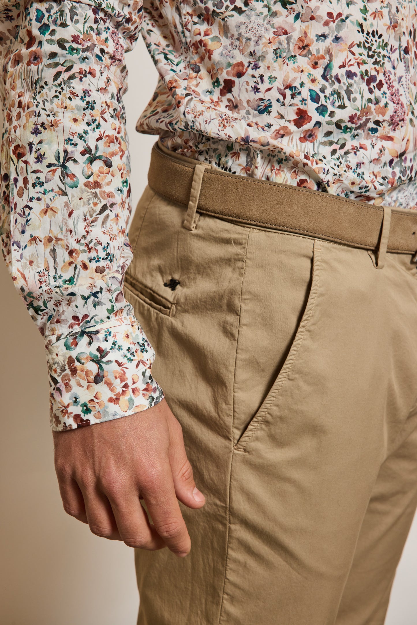 PANTALON EN GABARDINE BEIGE