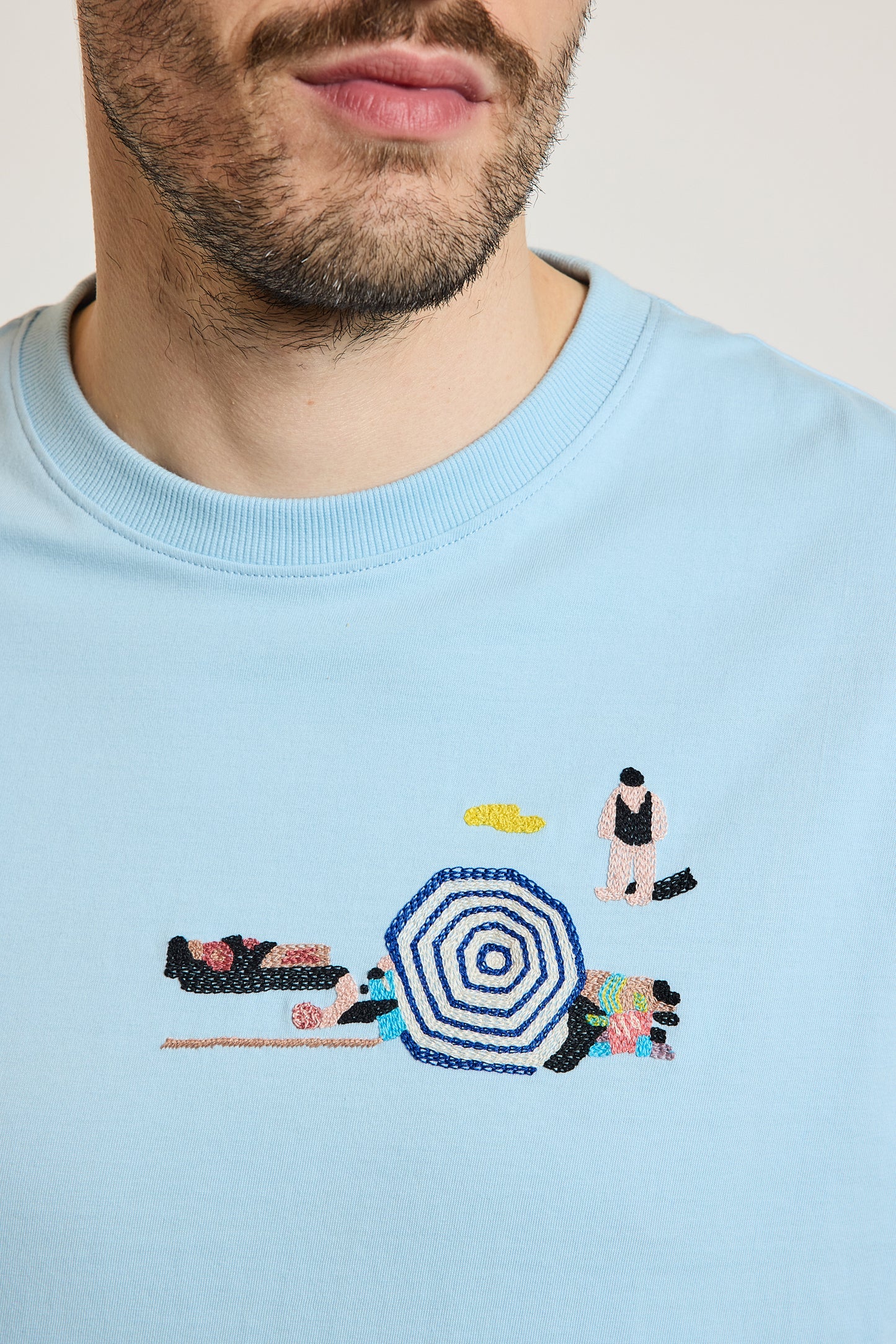 EMBROIDERED T-SHIRT SKY