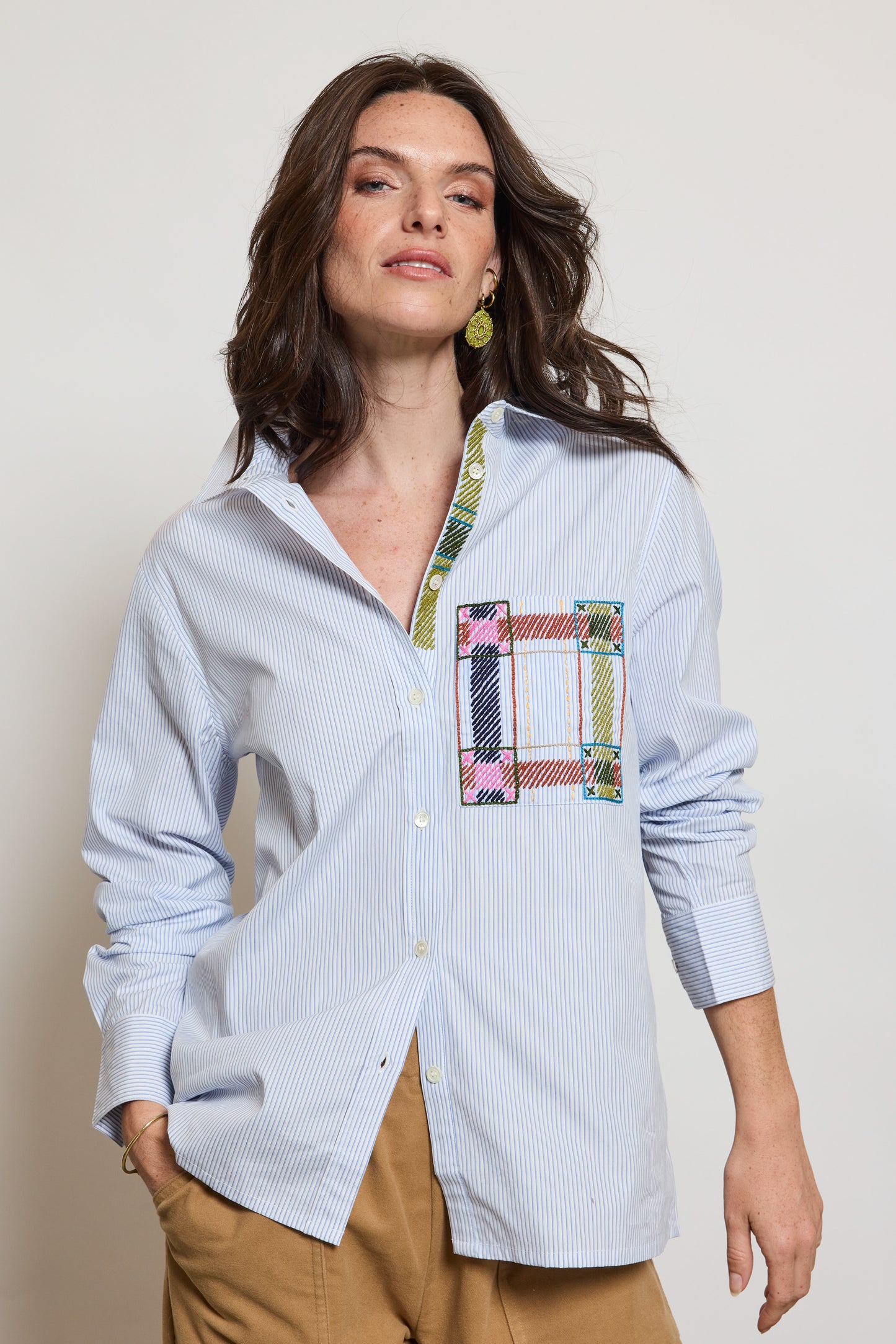 CHEMISE POCHE BRODÉE BLEUE
