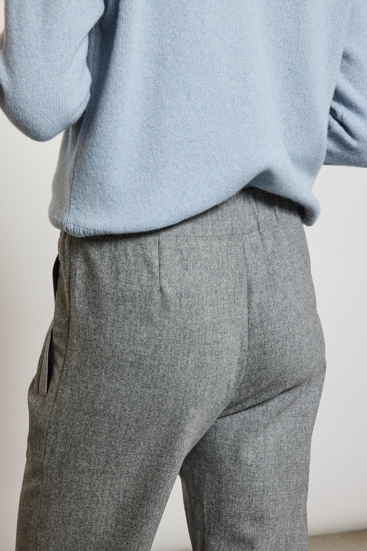 CASHMERE CARROT PANTS GREY