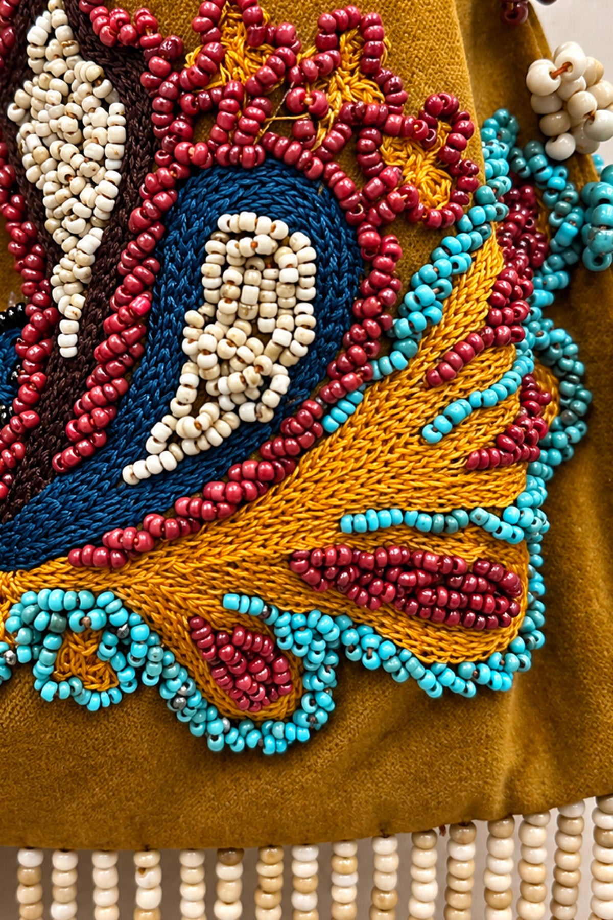 SAC EN VELOURS BRODÉ MOUTARDE