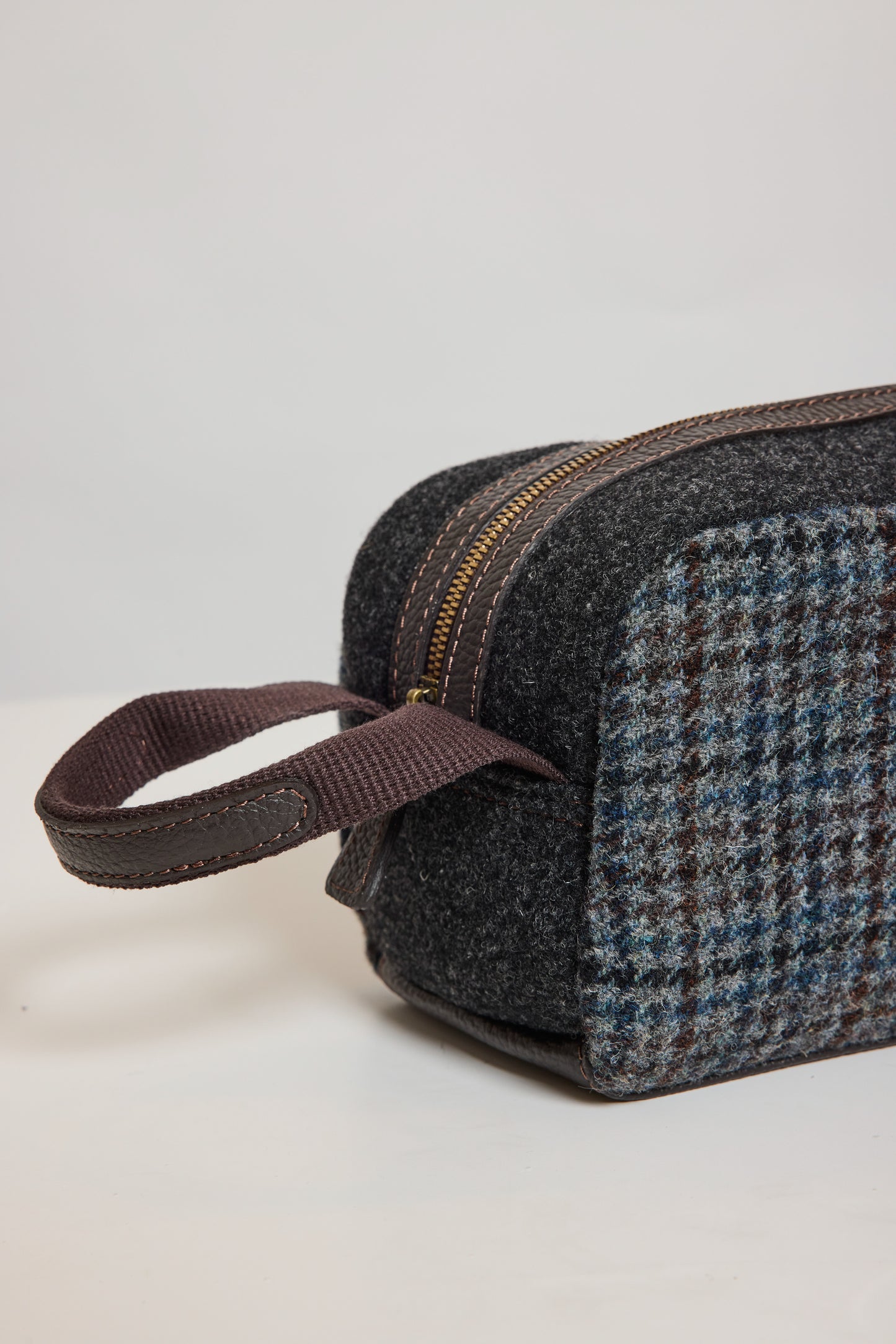 TROUSSE DE TOILETTE GRISE