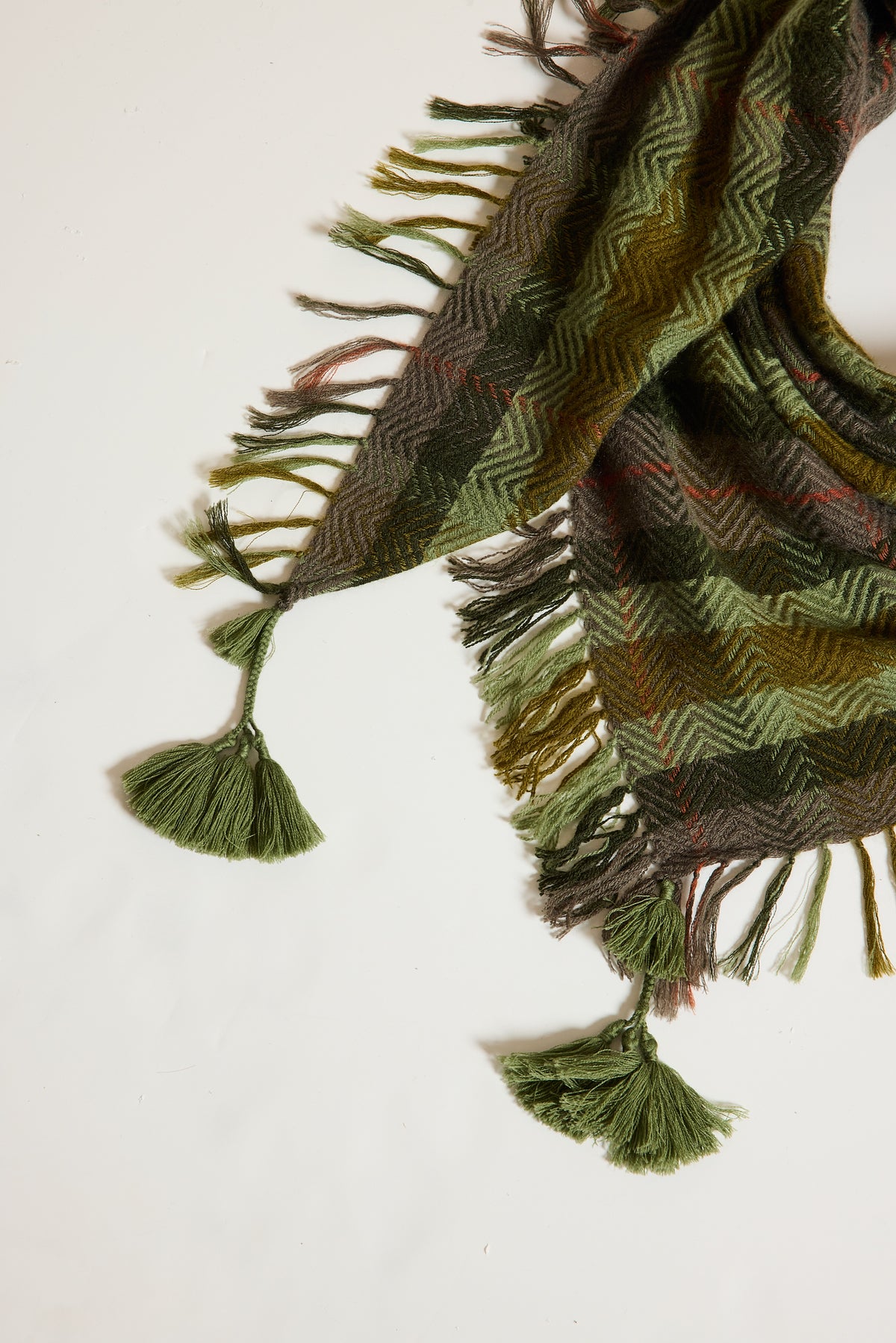 TRIANGLE POMPONS KAKI