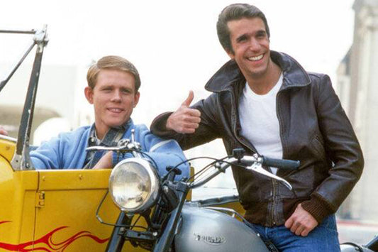 Un blouson de cuir noir…