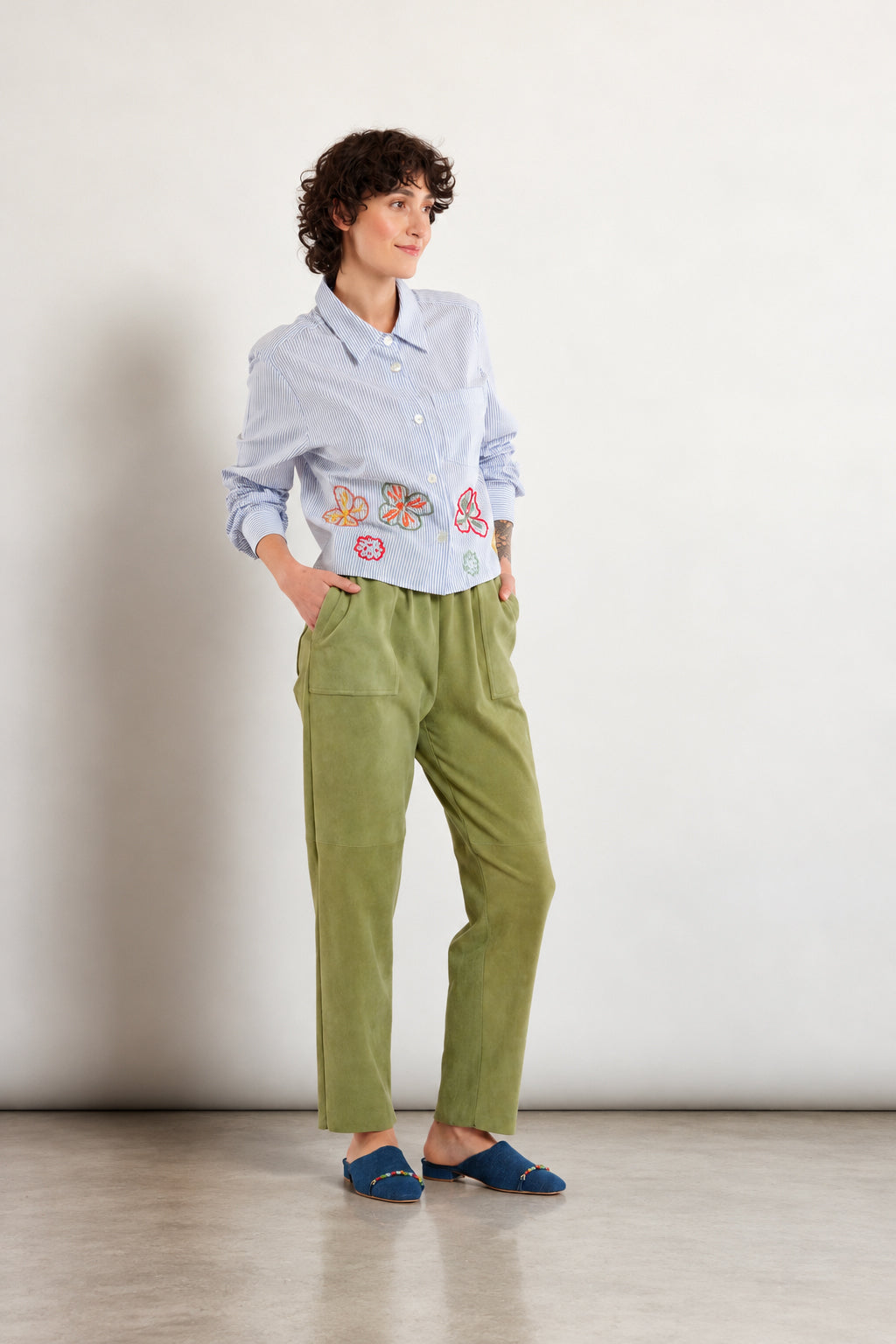 PANTALON EN PEAU STRETCH KAKI