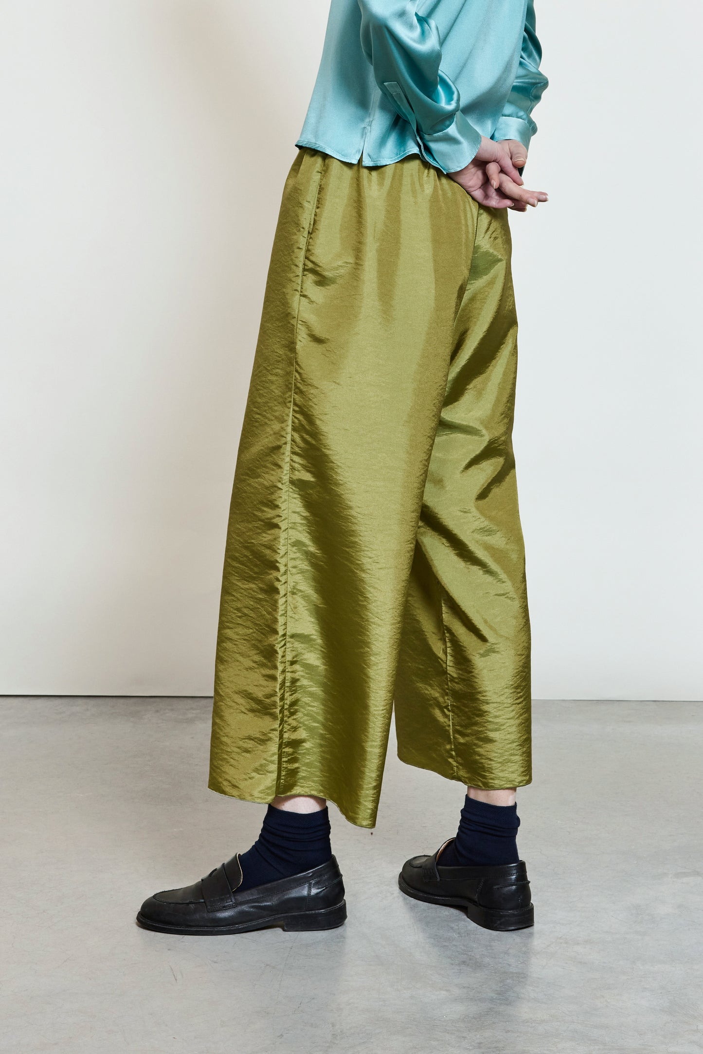 PANTALON EN TAFF OLIVE