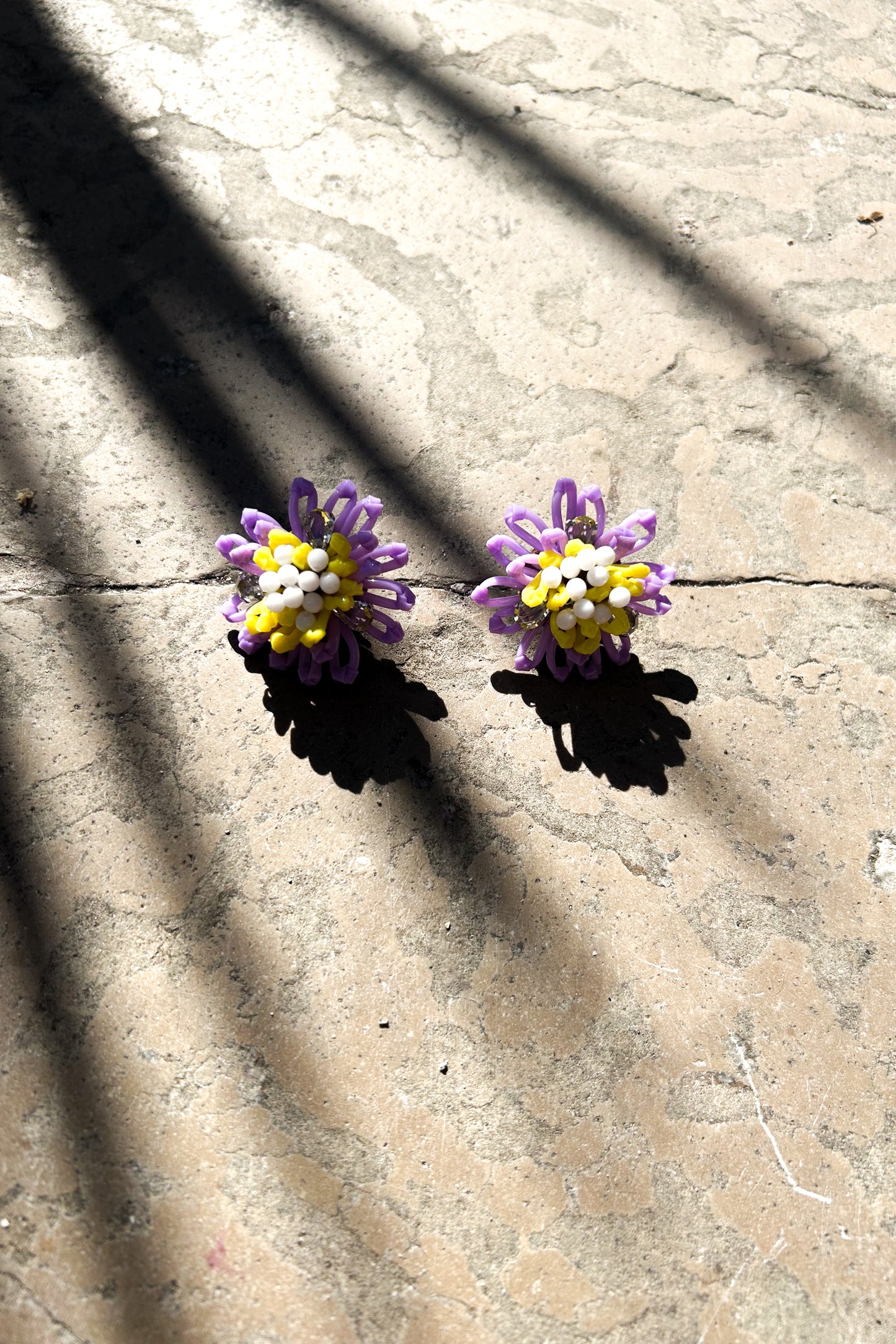 CLIP EARRINGS LILAC