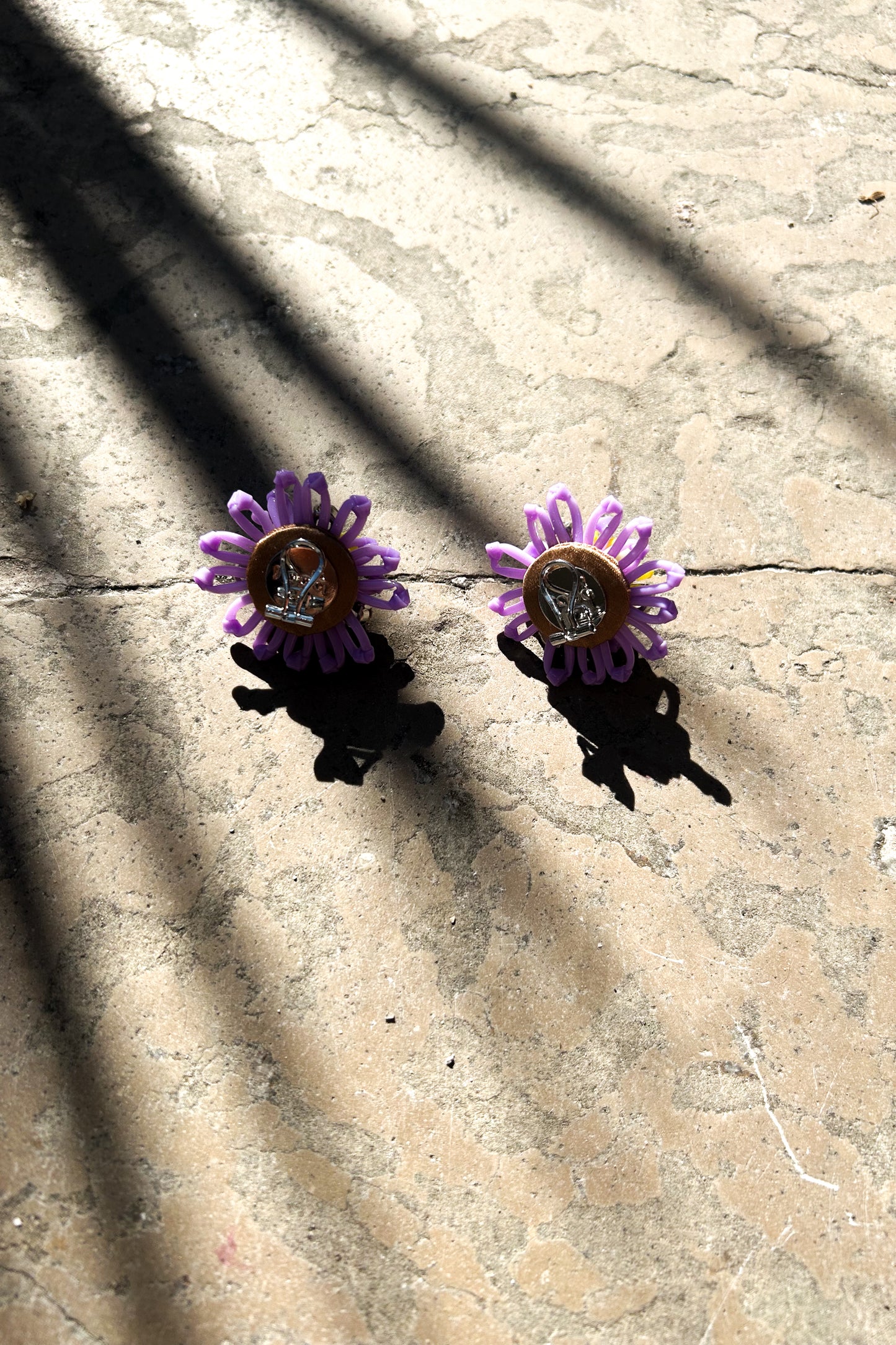 CLIP EARRINGS LILAC