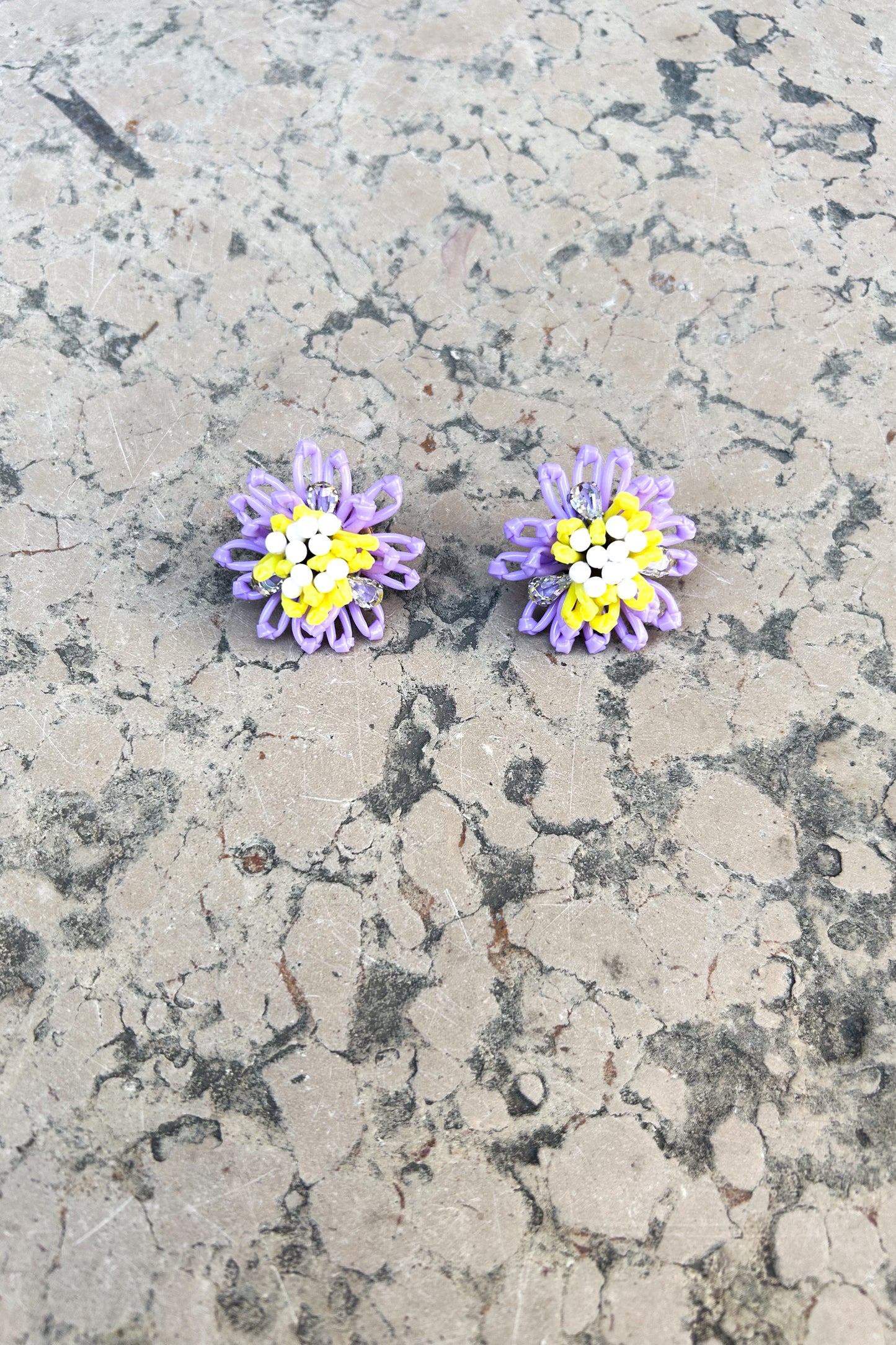 CLIP EARRINGS LILAC
