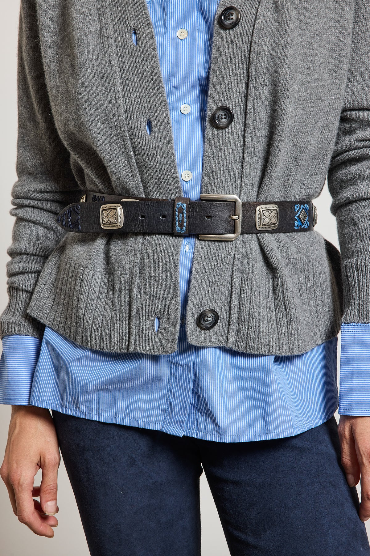 CEINTURE EN CUIR BRODÉE MARINE