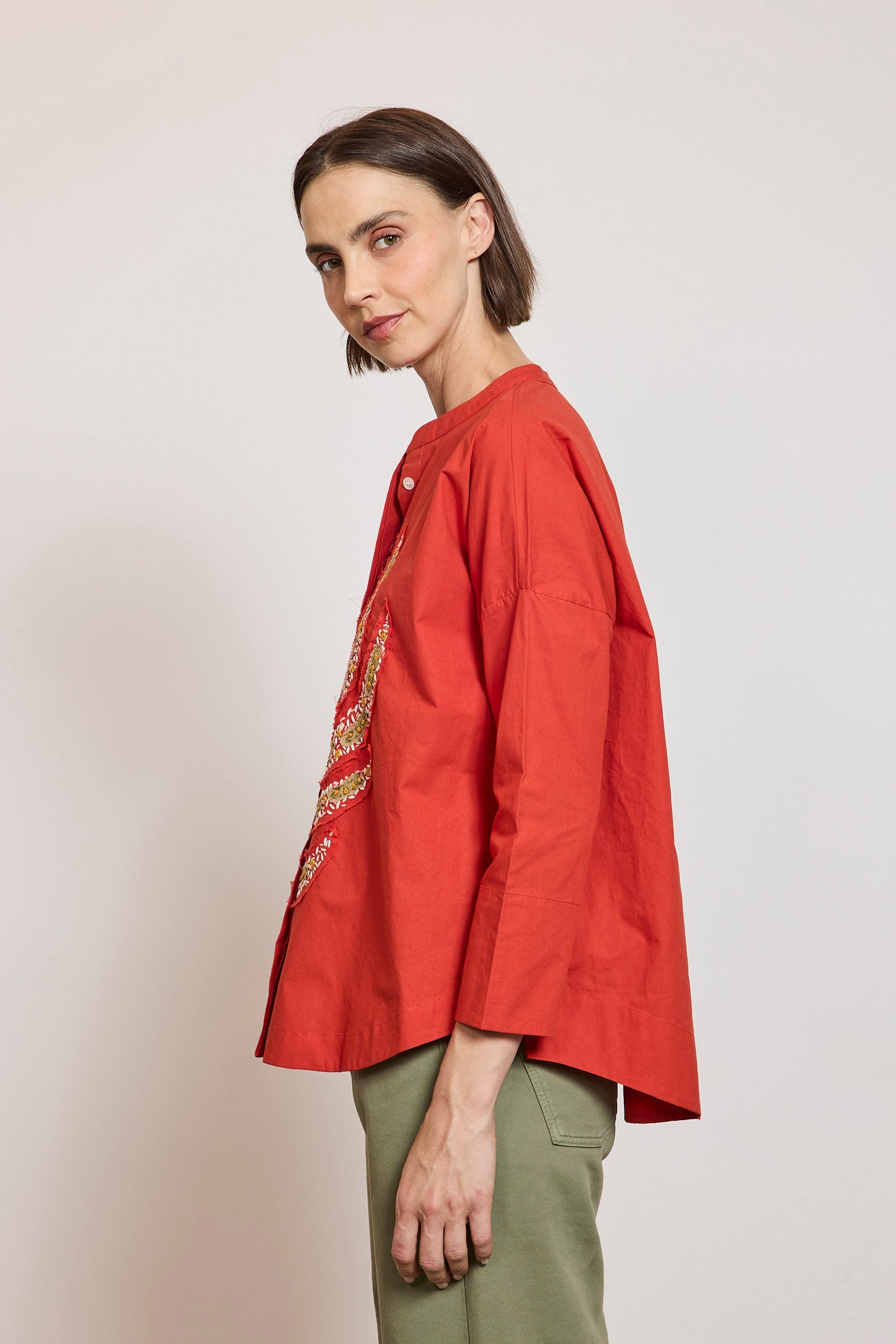 CHEMISE BRODÉE ABORIGÈNE TERRACOTTA