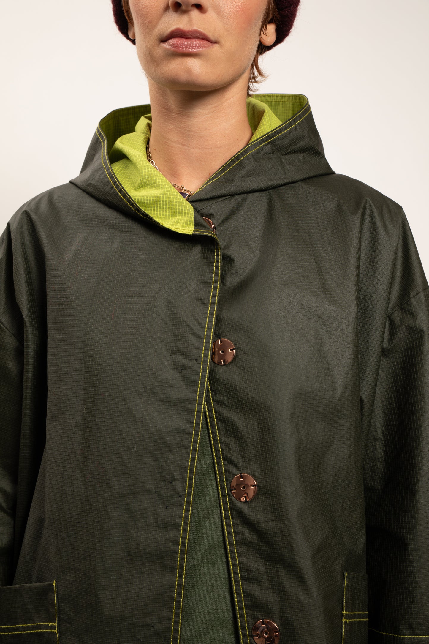 BICOLORED RAINCOAT GREEN