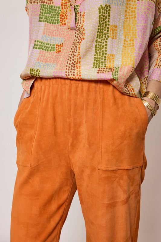 PANTALON EN PEAU STRETCH CITROUILLE