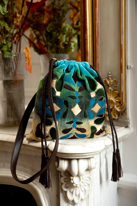 SAC EN VELOURS BRODÉ AQUA