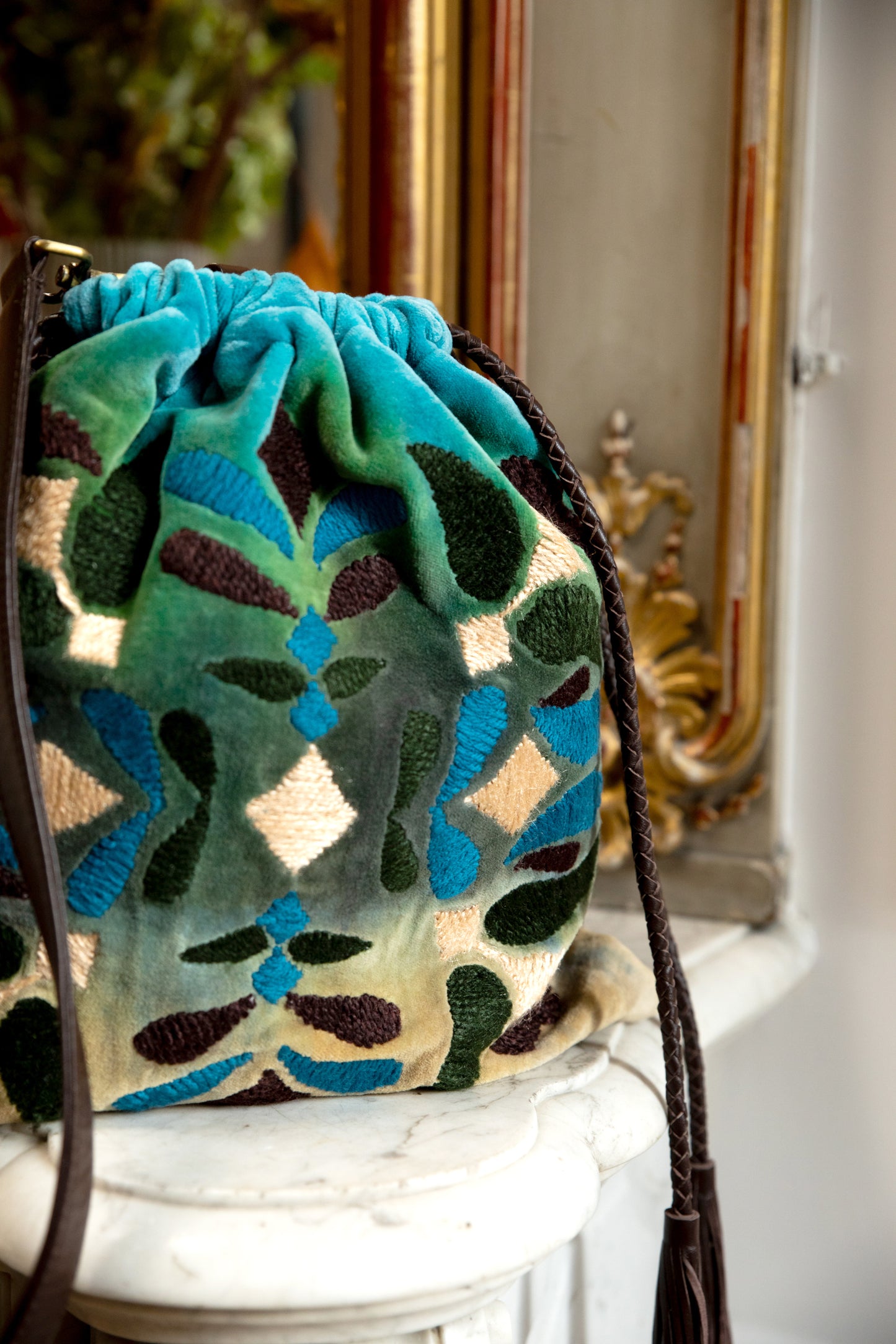 SAC EN VELOURS BRODÉ AQUA