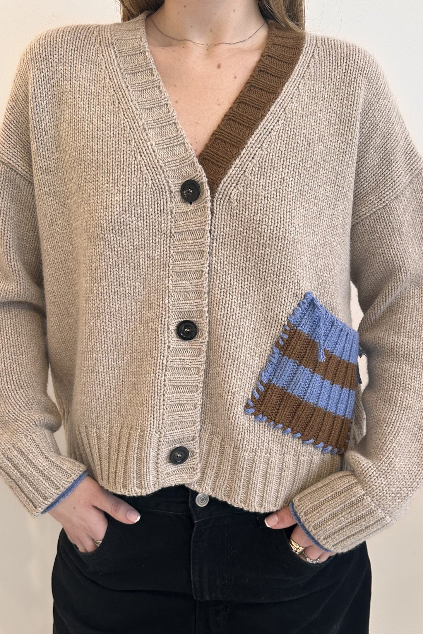 POCKET CARDIGAN BEIGE