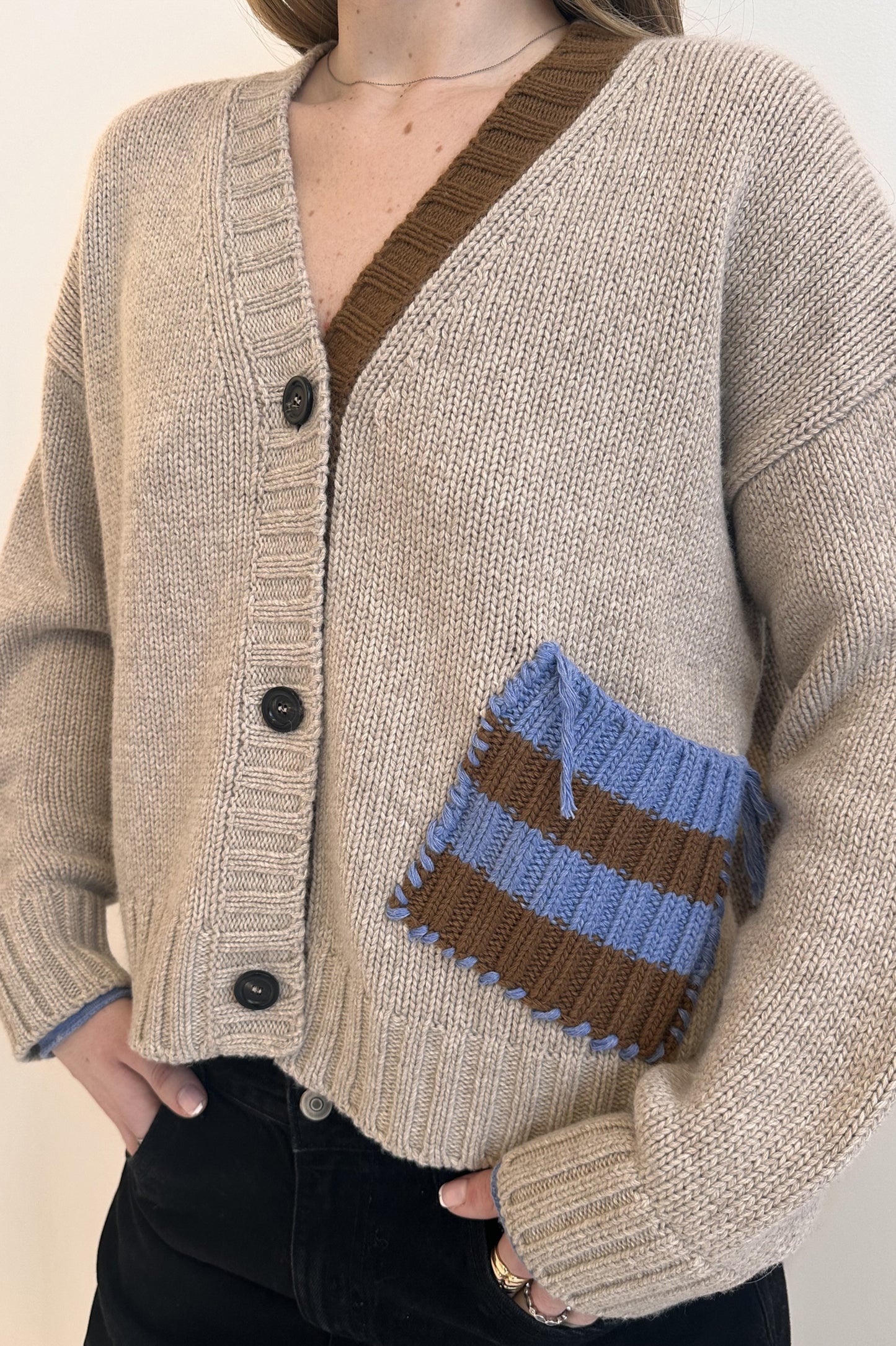 POCKET CARDIGAN BEIGE