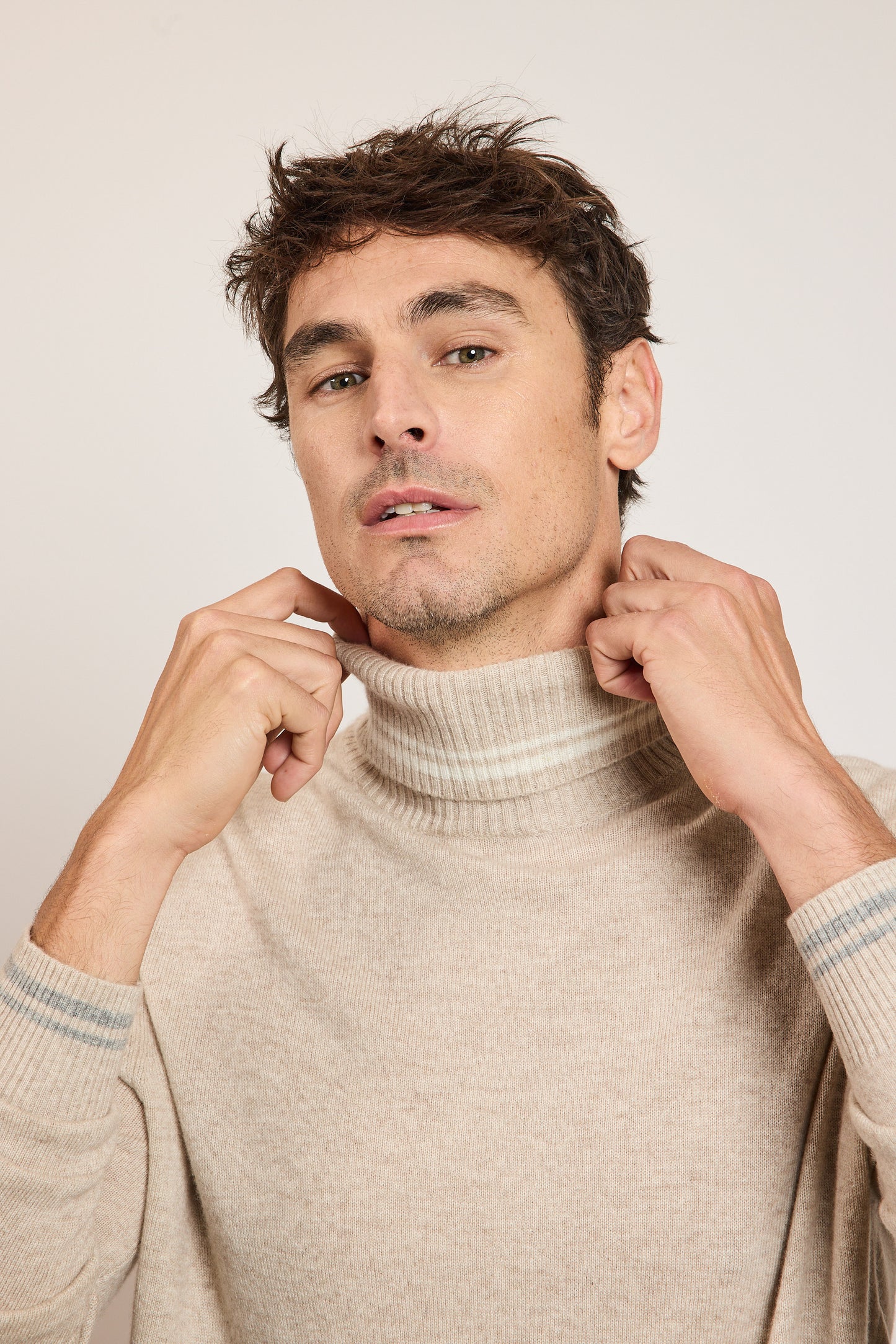 STRIPED CASHMERE TURTLENECK BEIGE