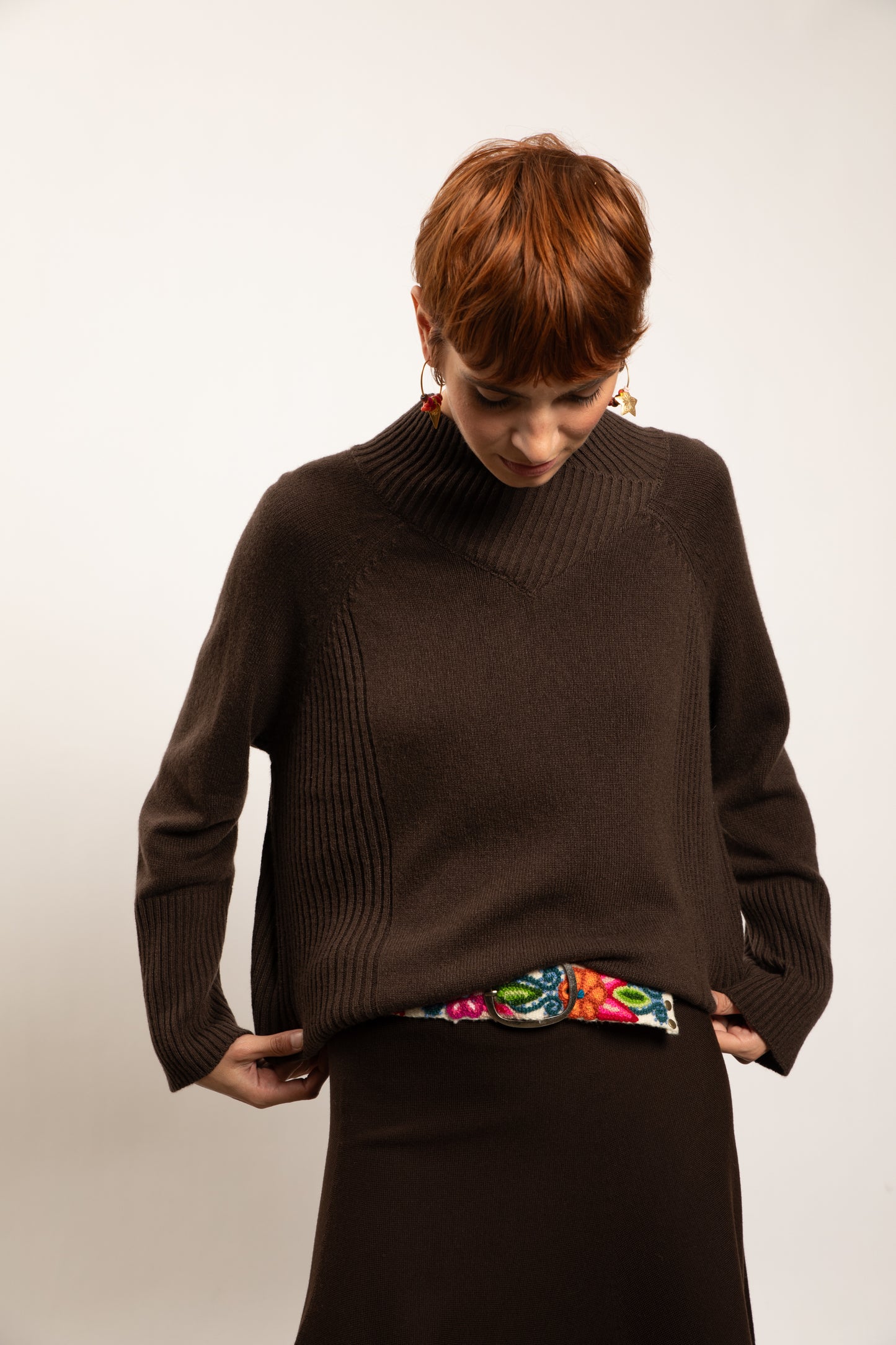 RECYCLED CASHMERE MOCK NECK COFFEE