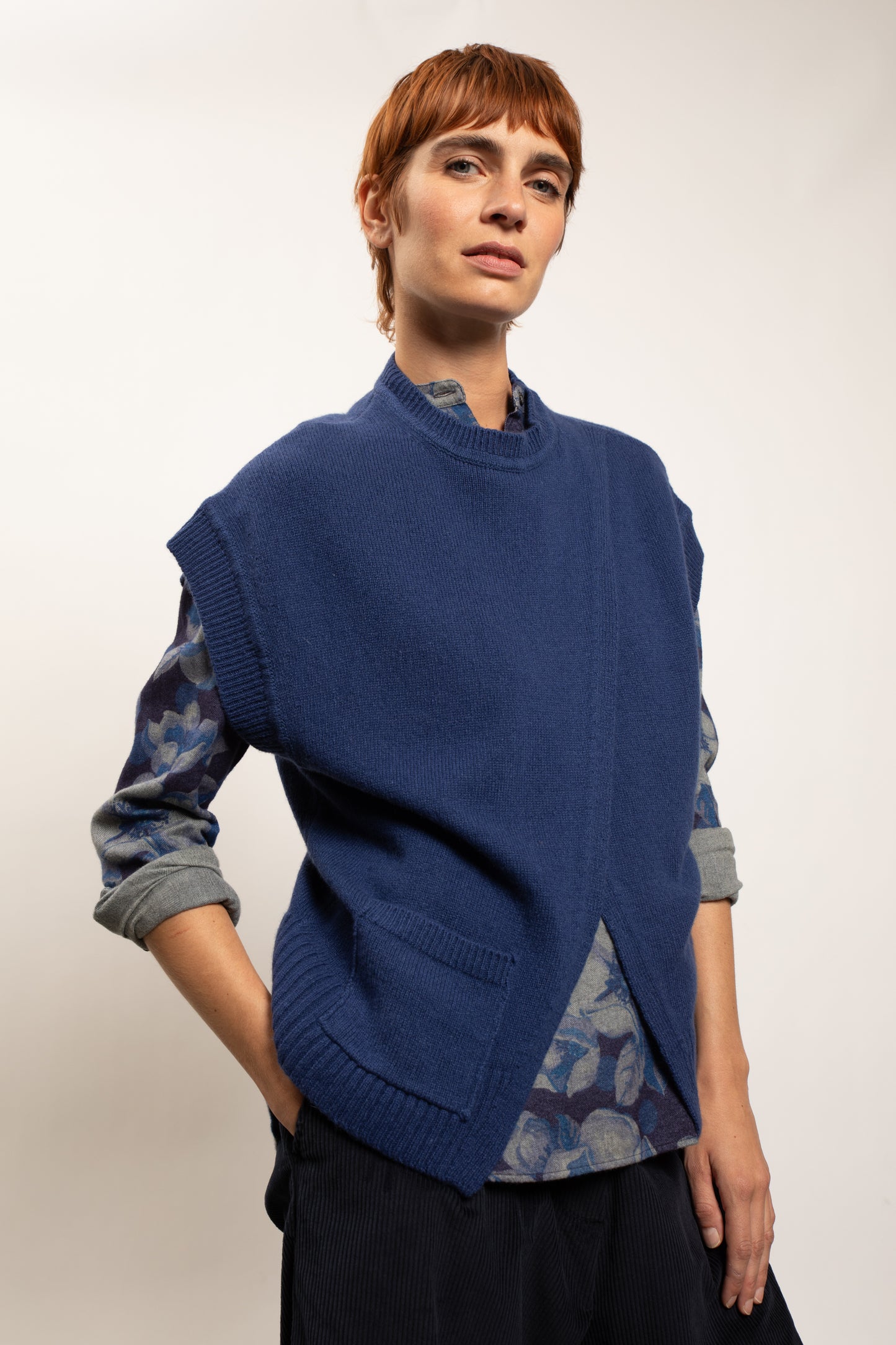 SLEEVELESS RECYCLED CASHMERE INDIGO