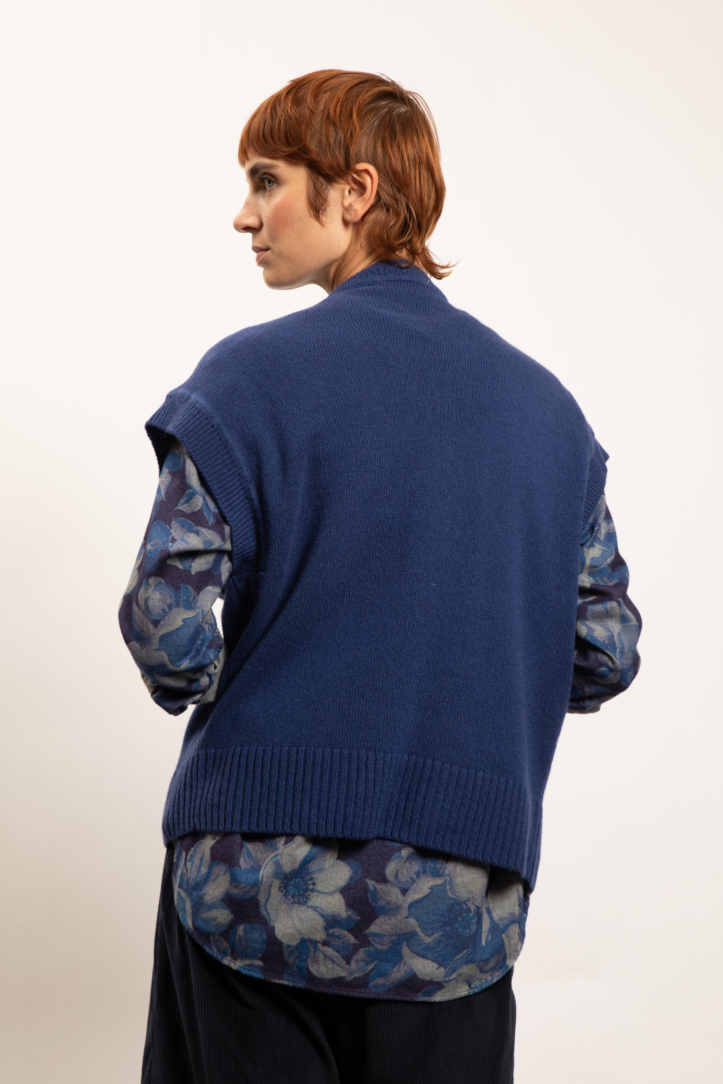 SLEEVELESS RECYCLED CASHMERE INDIGO
