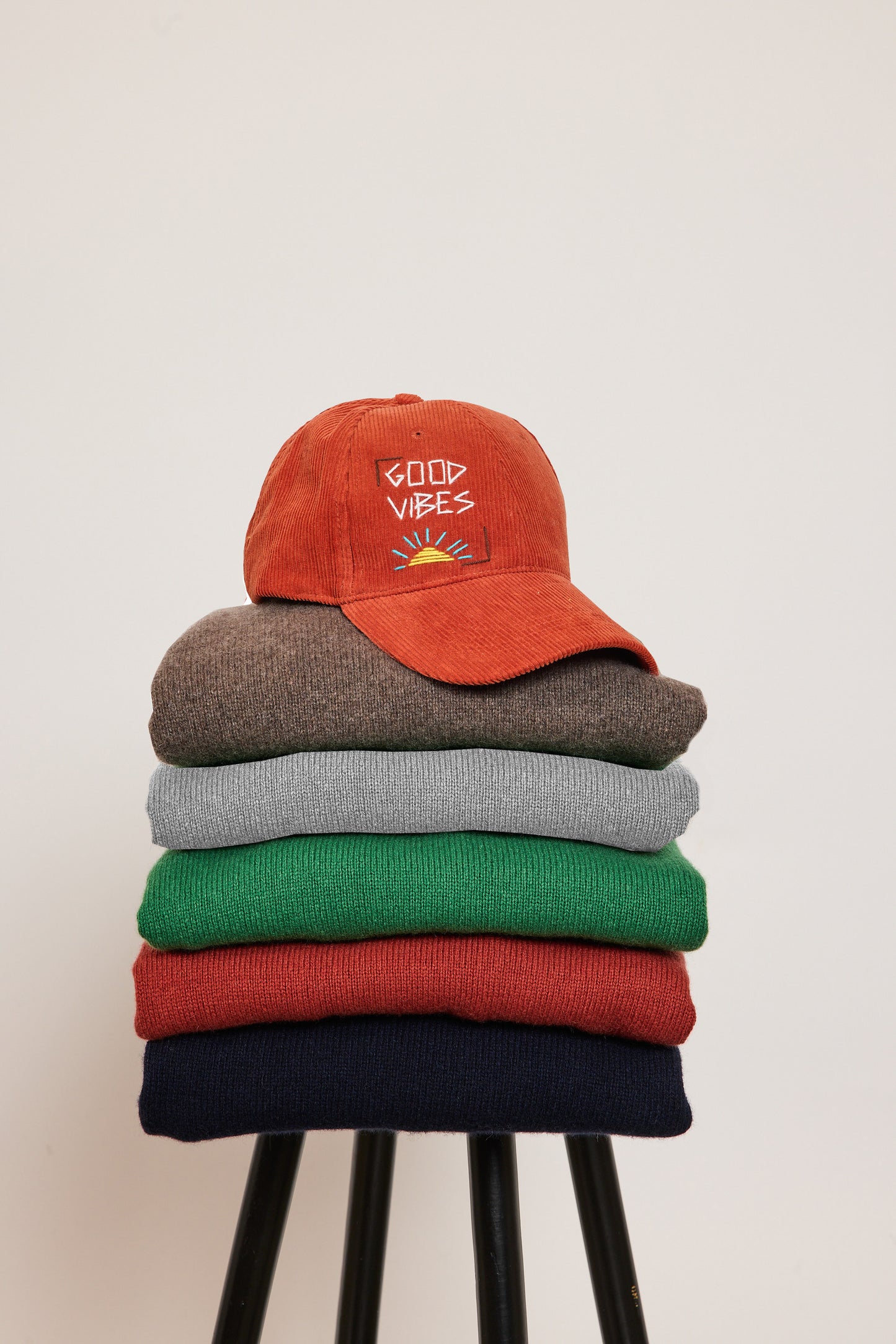 NAVY RECYCLED CASHMERE SWEATER