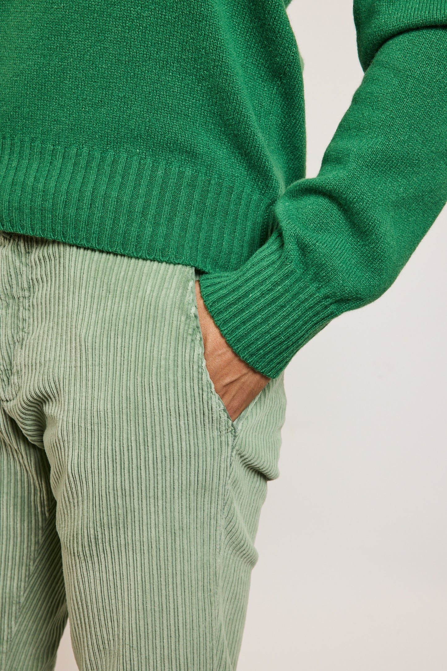 GREEN RECYCLED CASHMERE SWEATER