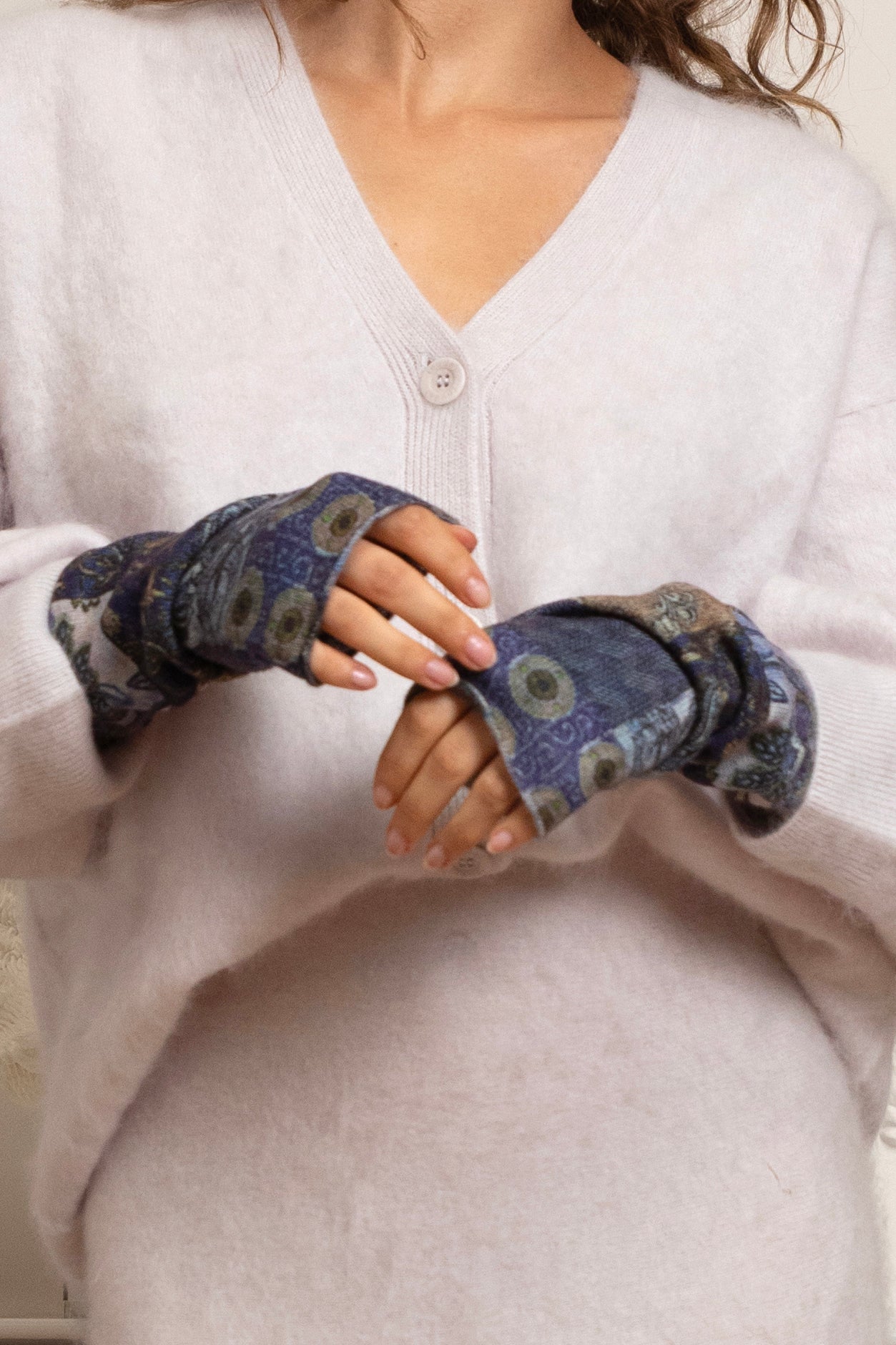 PRINTED CASHMERE MITTENS BLUE