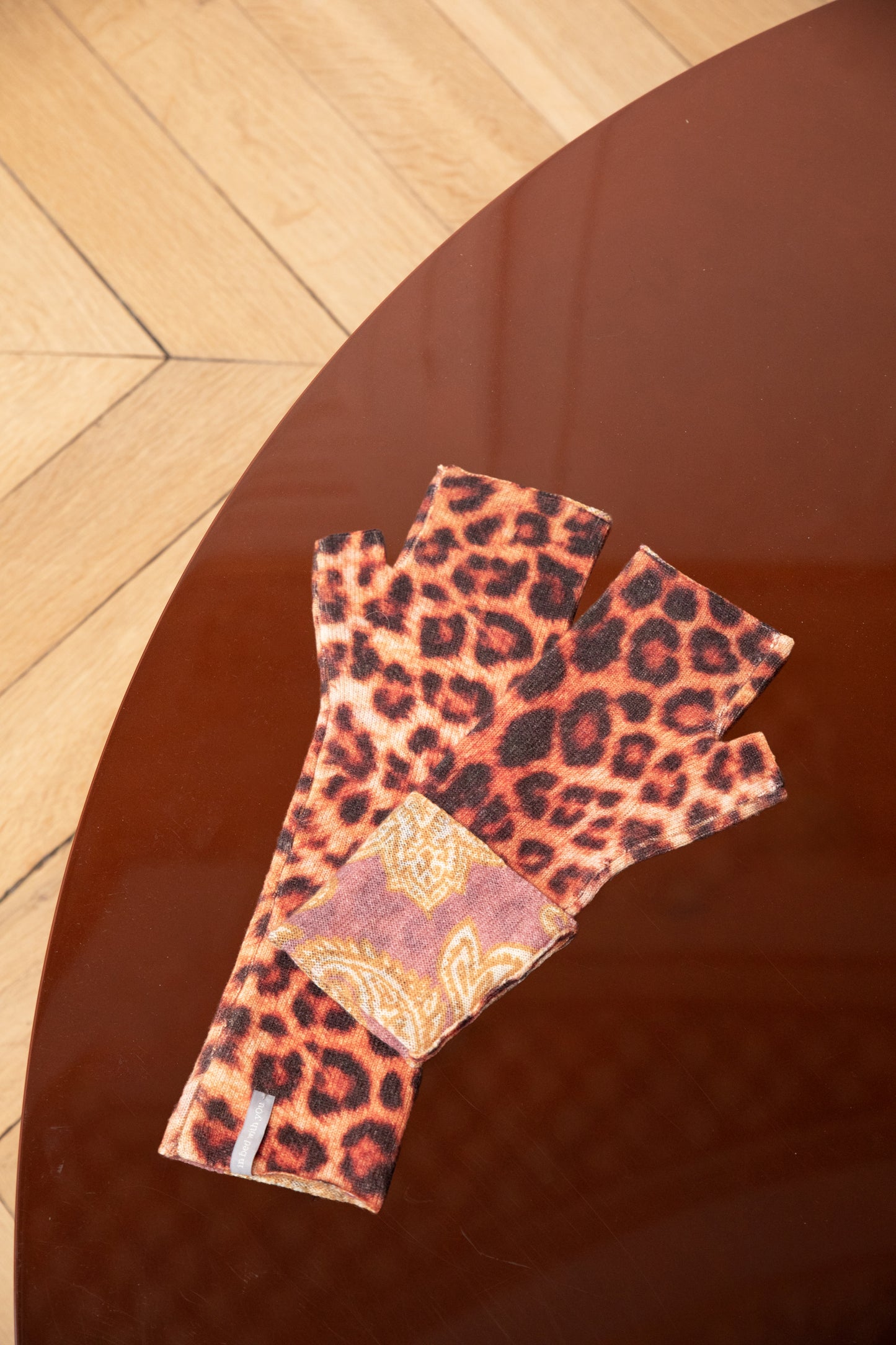 PRINTED CASHMERE MITTENS BURGUNDY