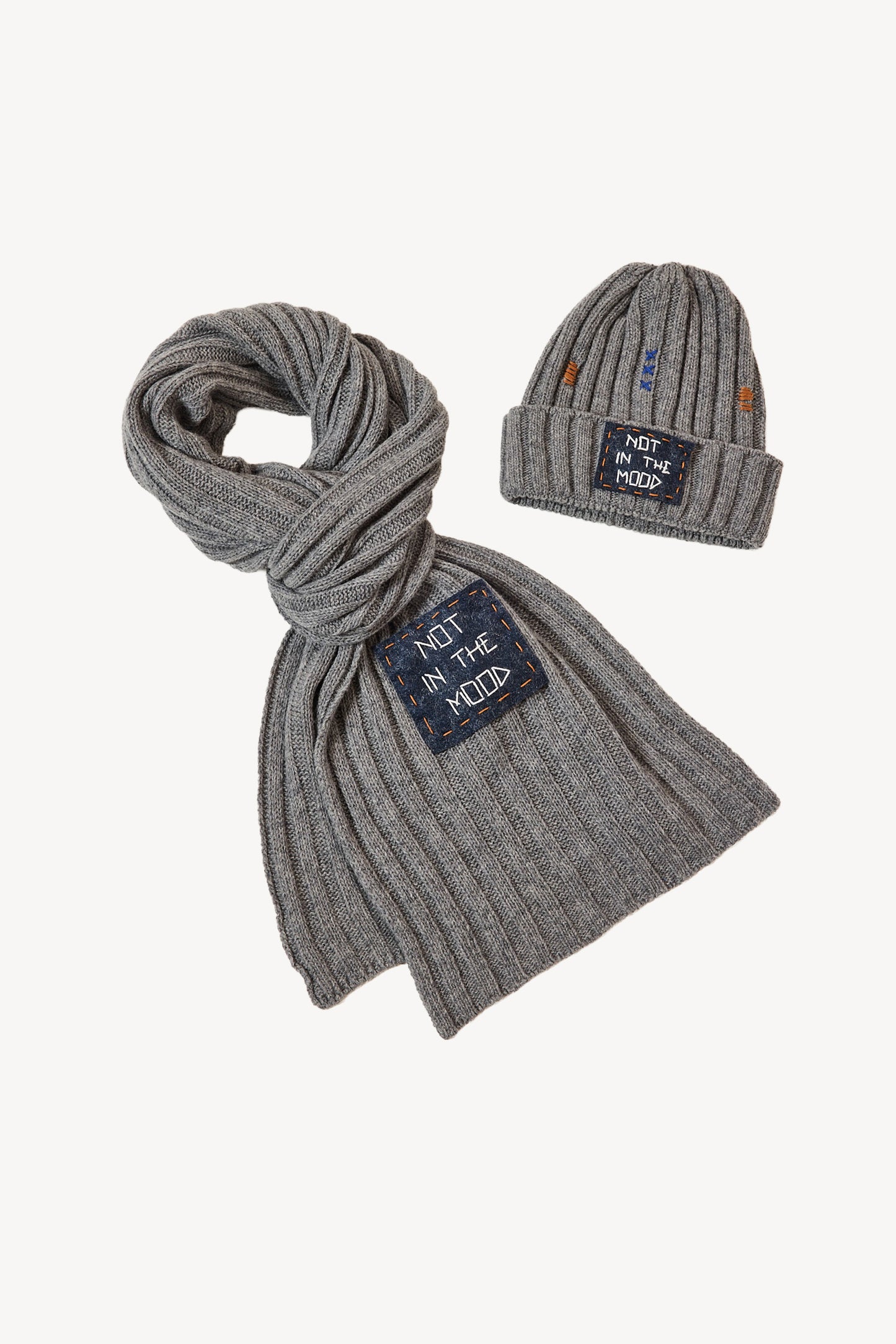 EMBROIDERED HAT + SCARF GREY