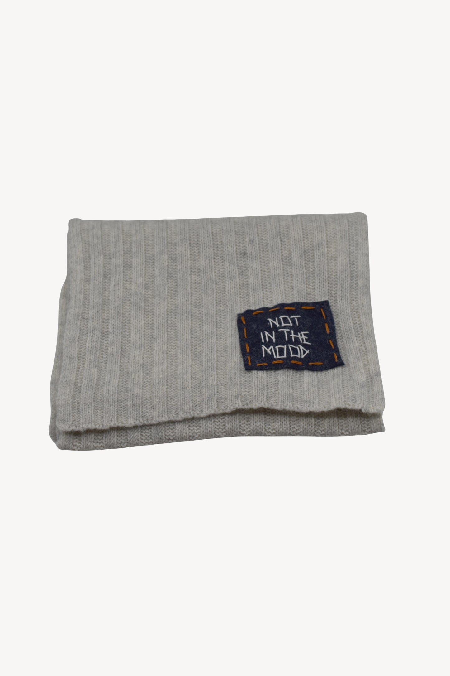 EMBROIDERED HAT + SCARF GREY