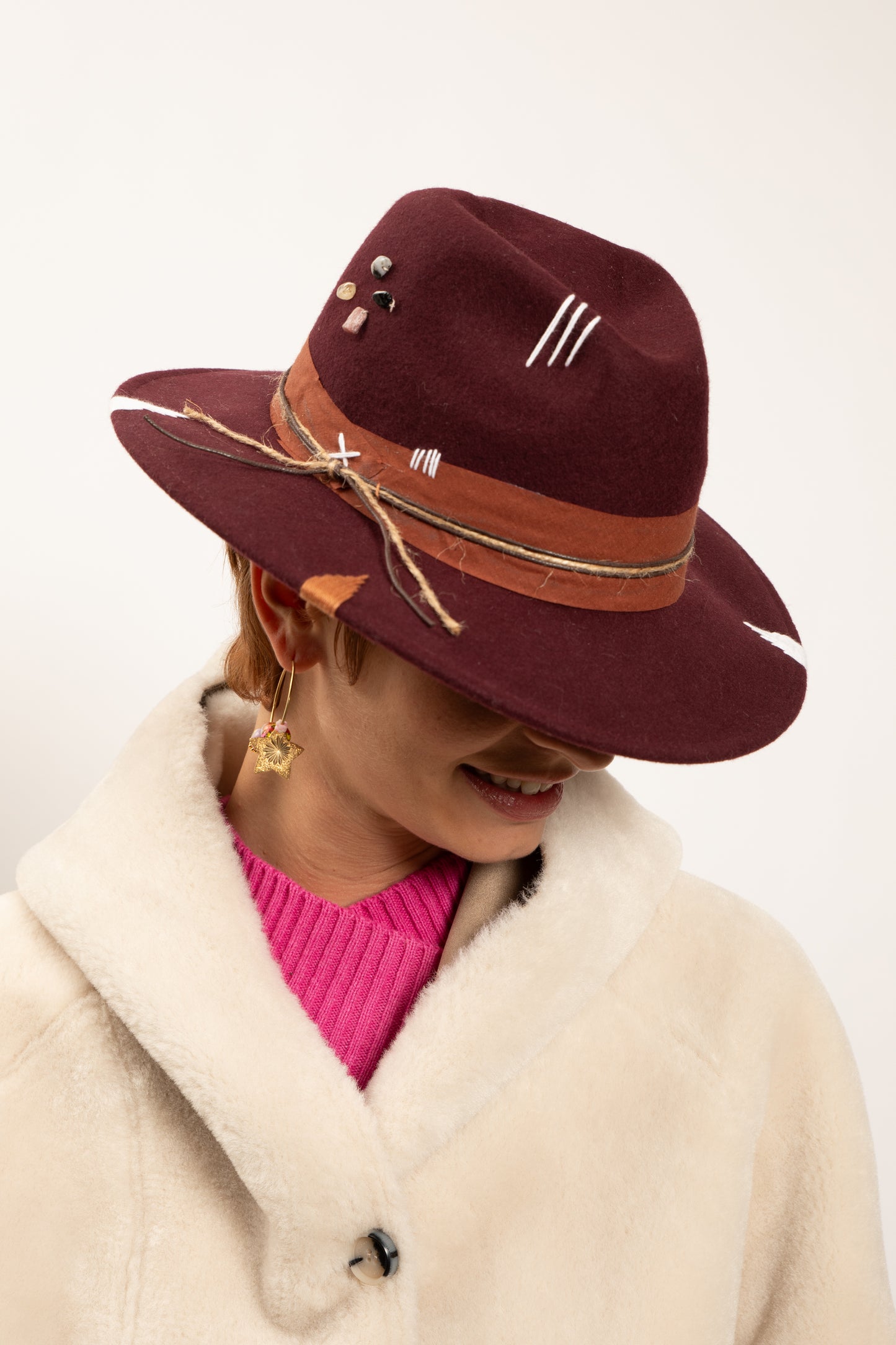 CHAPEAU BRODÉ BORDEAUX